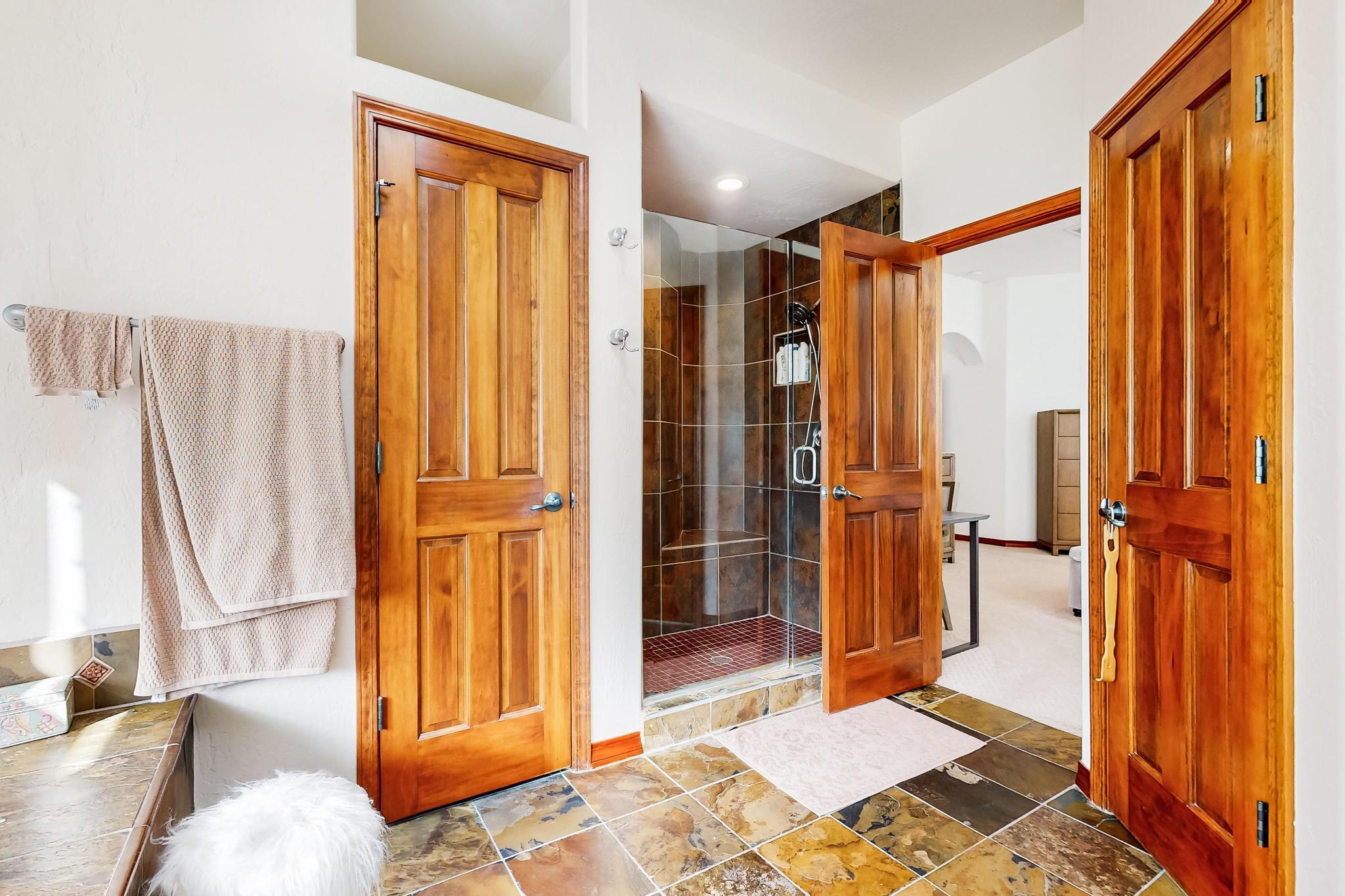 9216 AUTUMN ROSE Drive NE