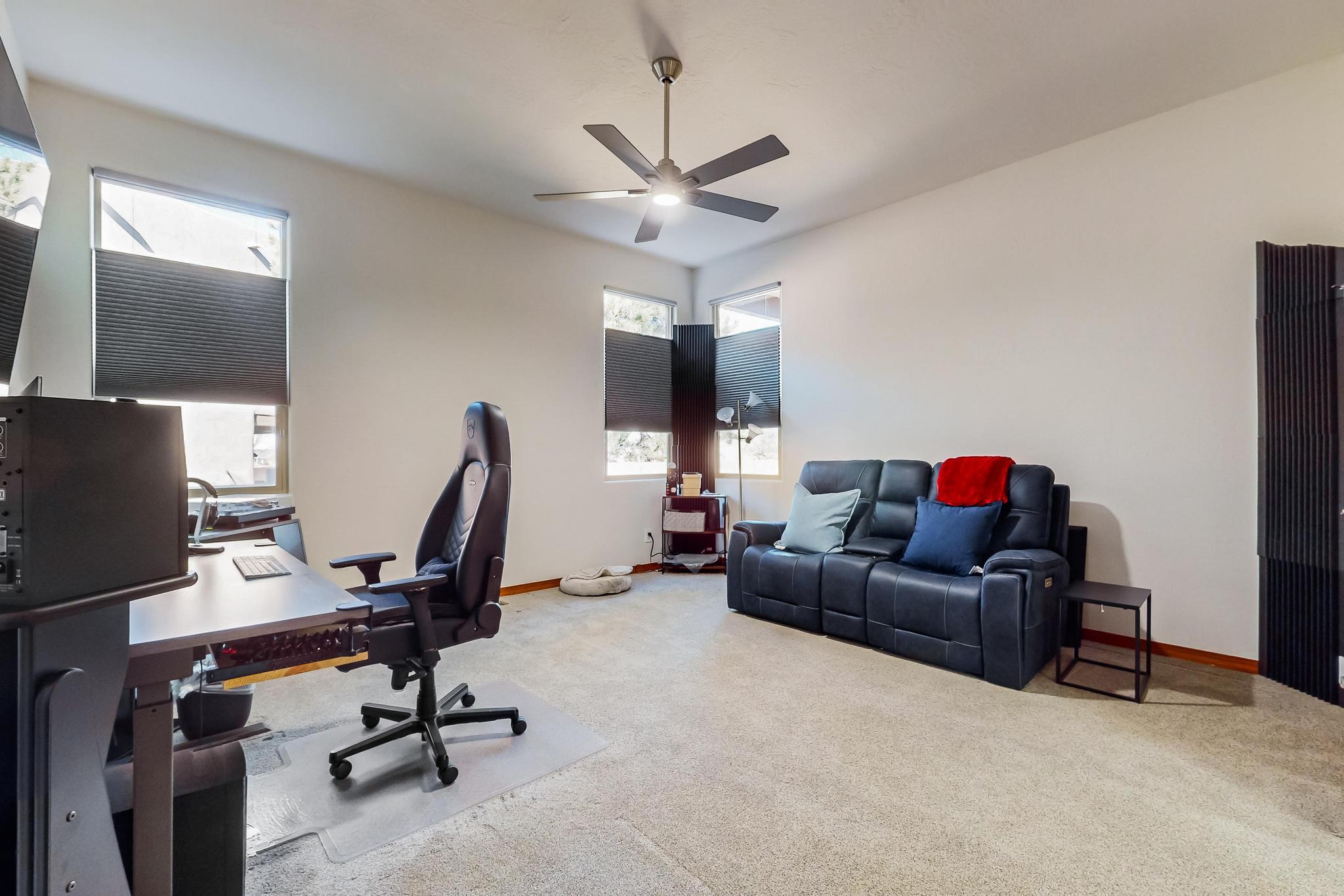 9216 AUTUMN ROSE Drive NE