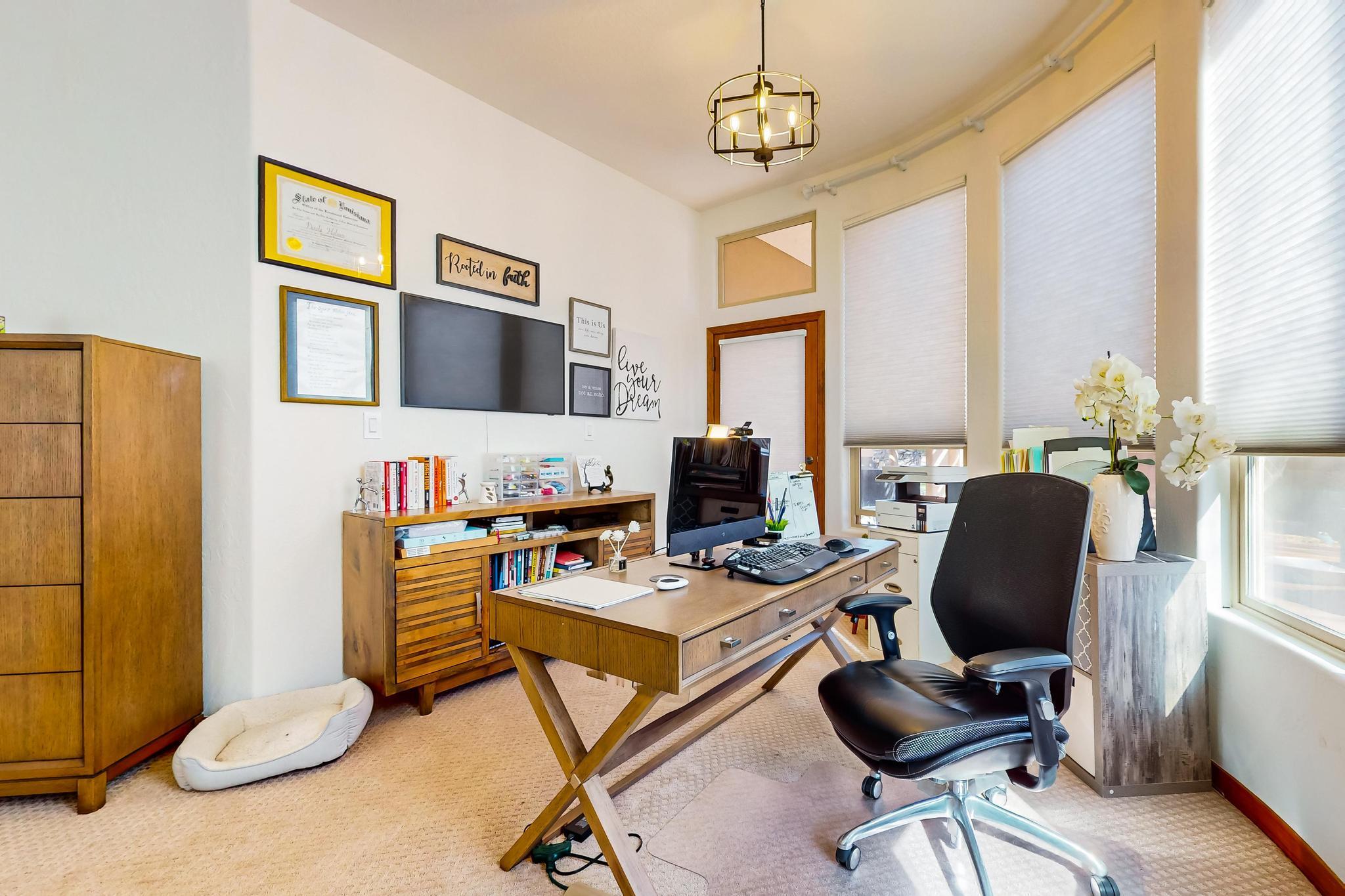 9216 AUTUMN ROSE Drive NE