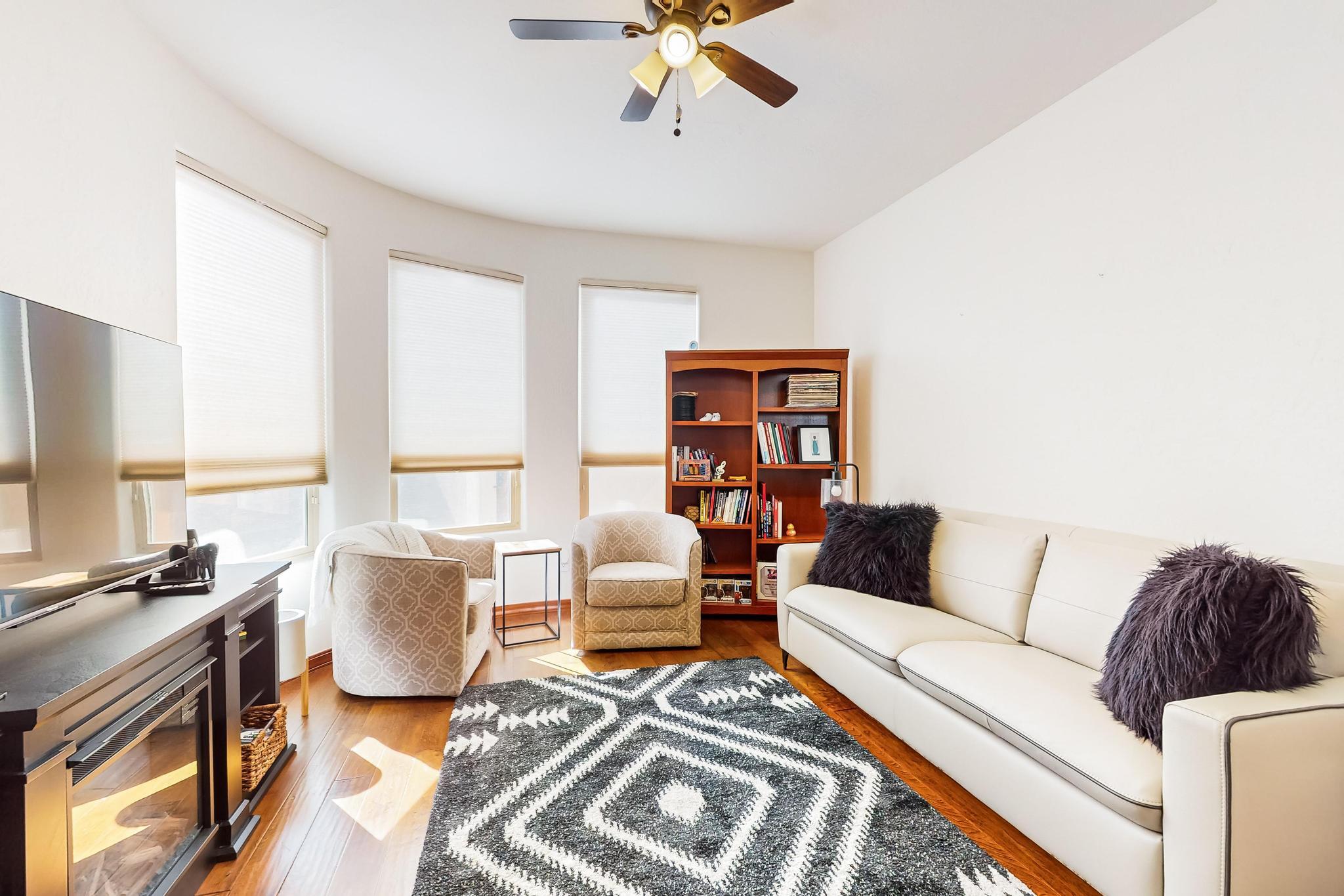 9216 AUTUMN ROSE Drive NE