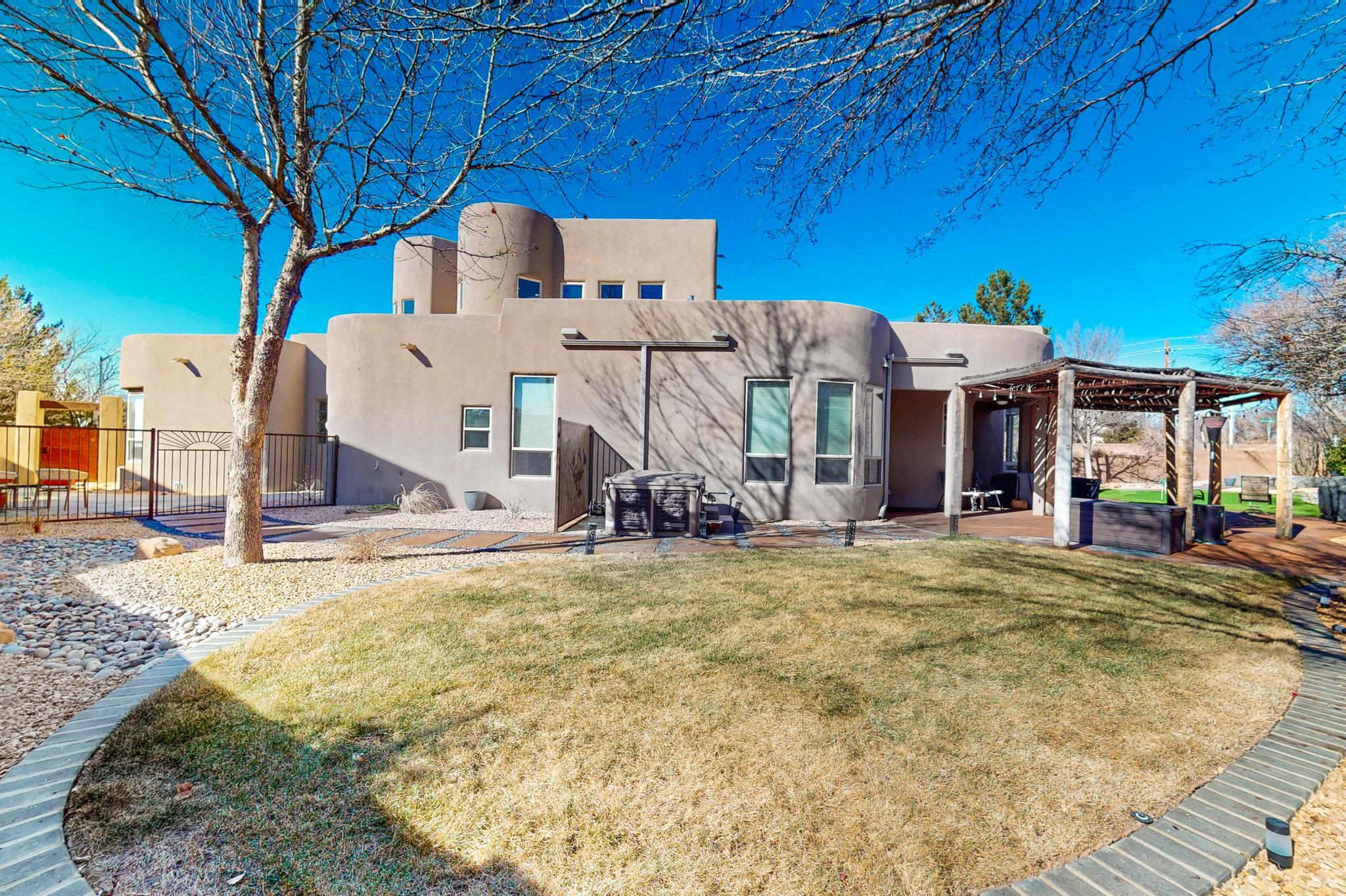 9216 AUTUMN ROSE Drive NE