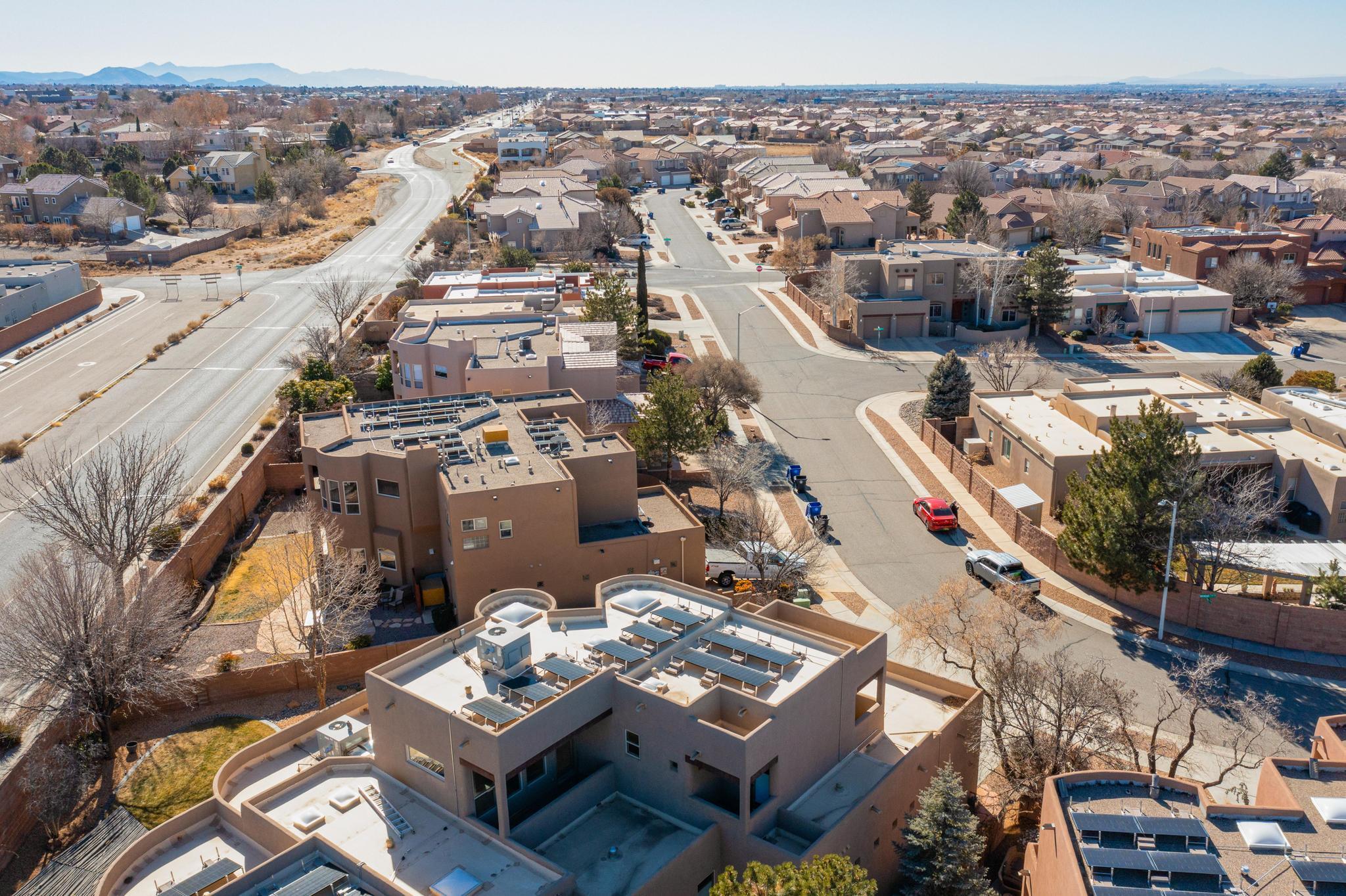 9216 AUTUMN ROSE Drive NE