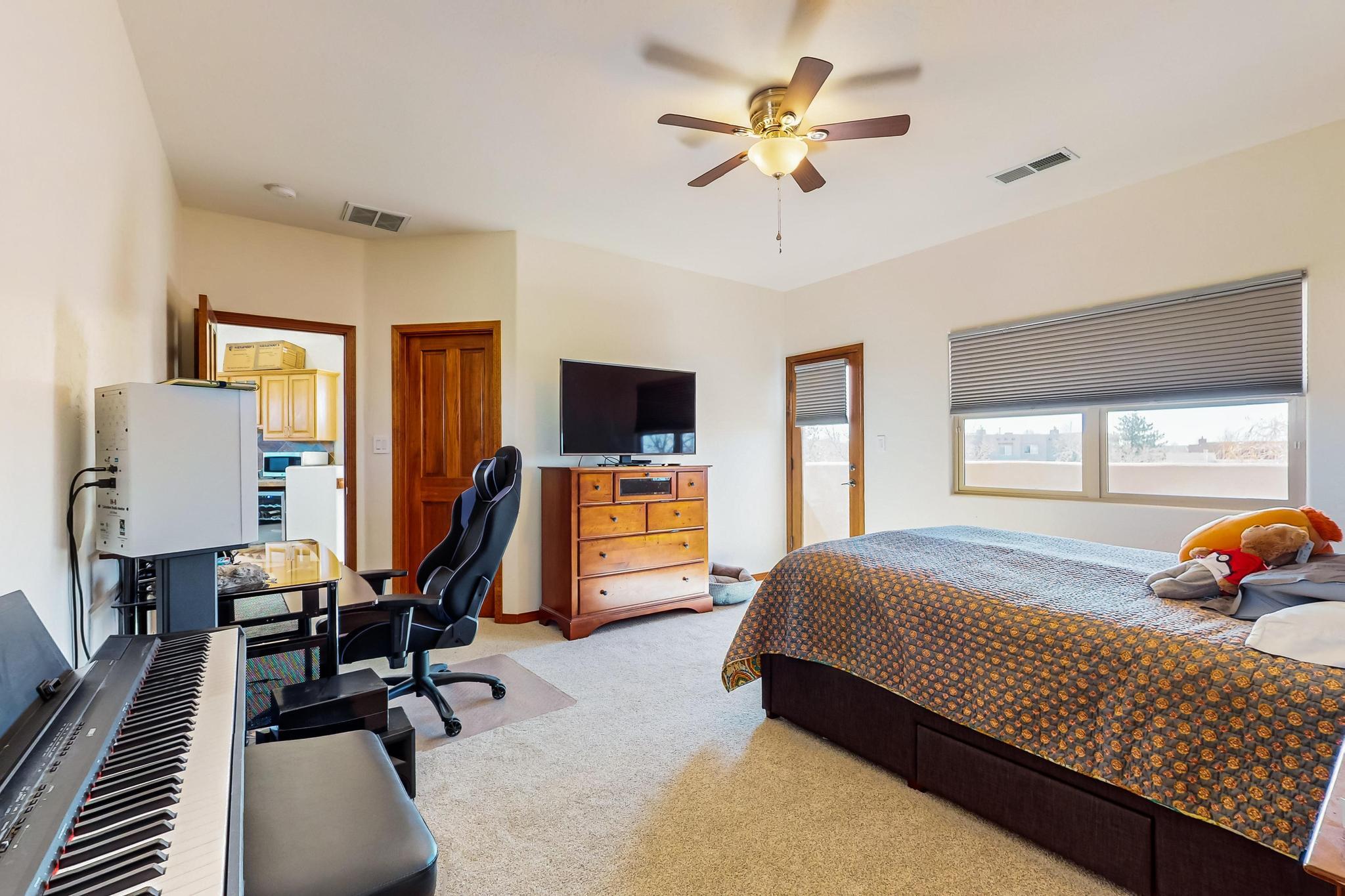 9216 AUTUMN ROSE Drive NE