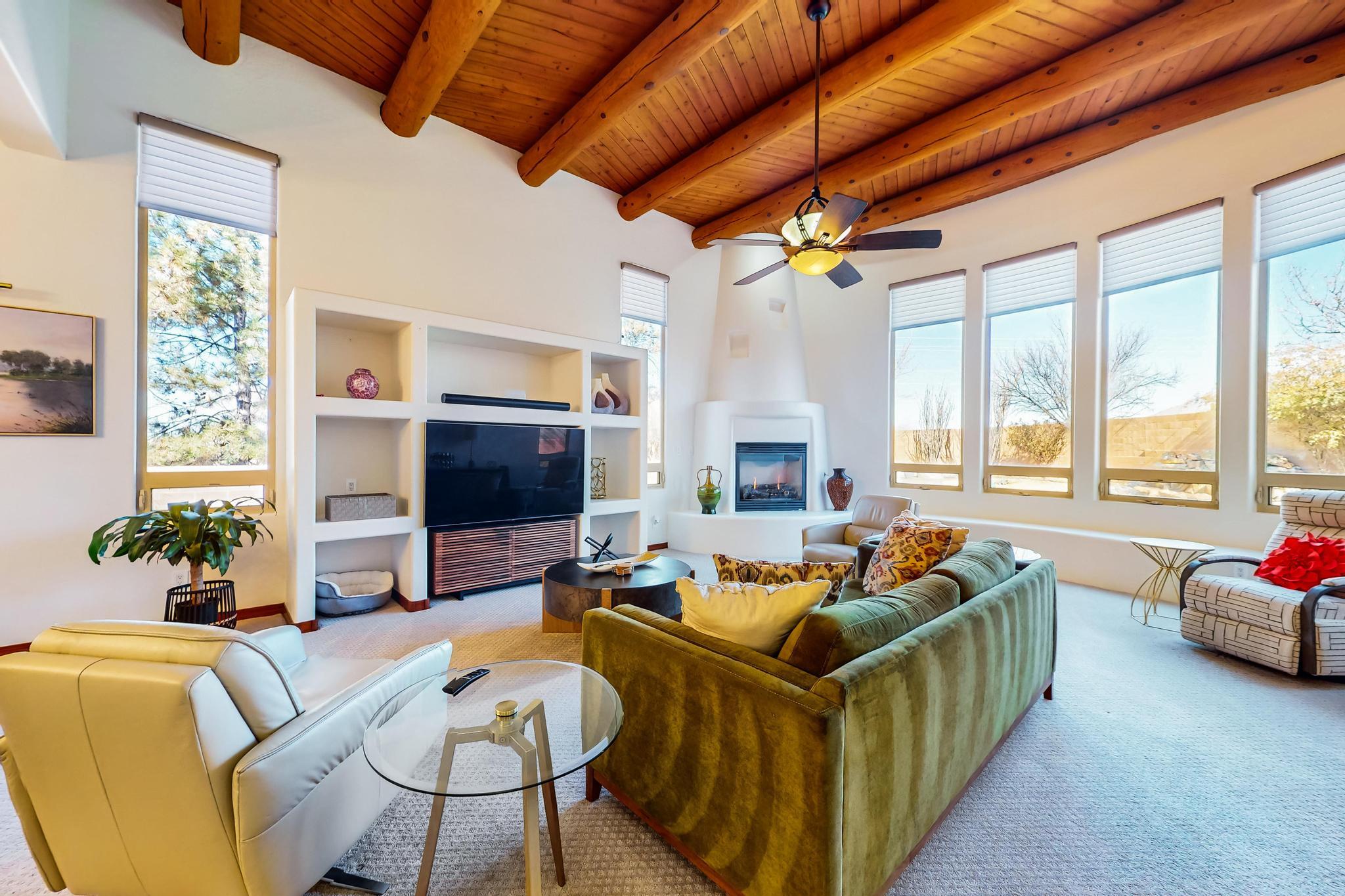 9216 AUTUMN ROSE Drive NE