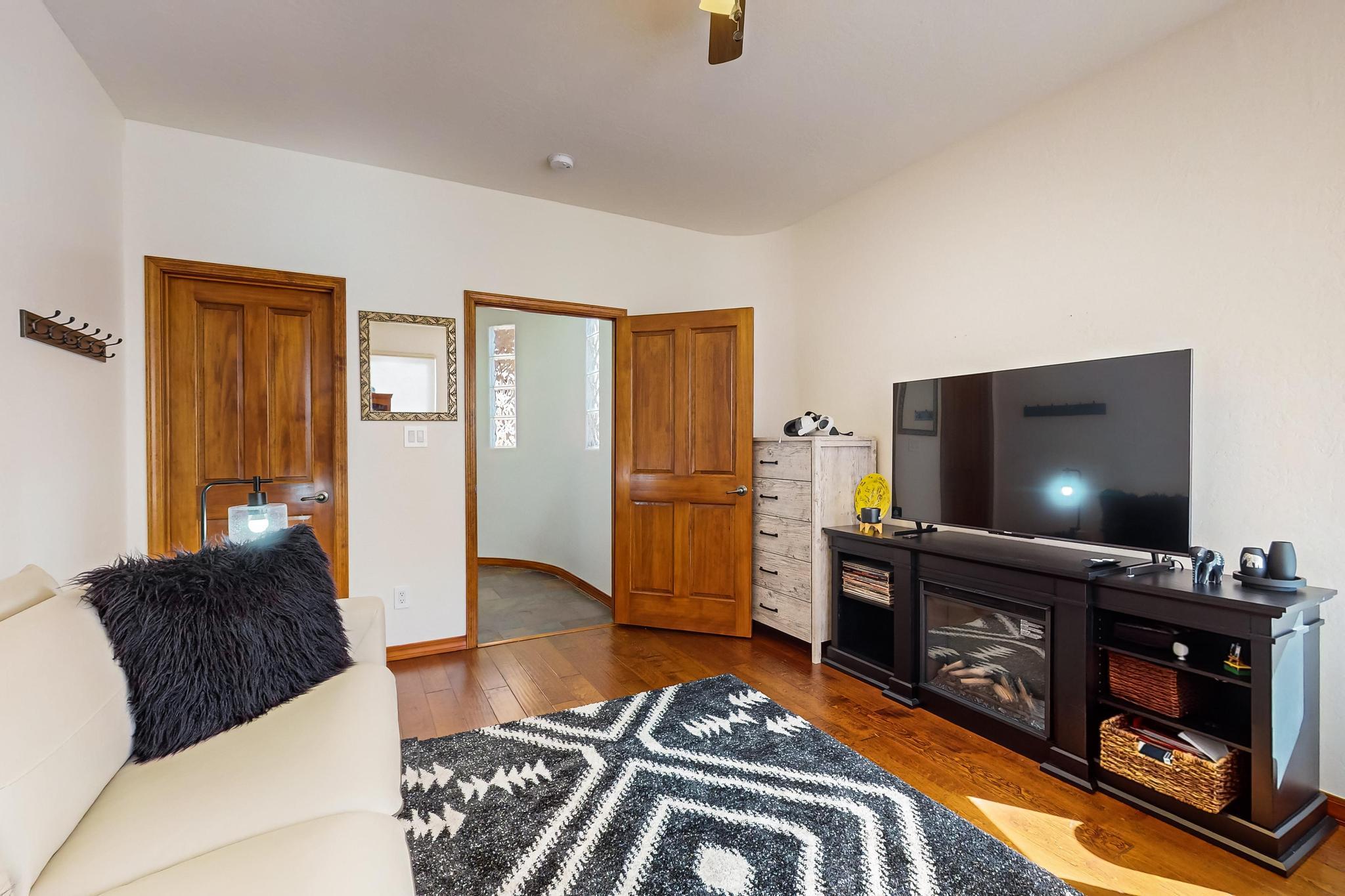 9216 AUTUMN ROSE Drive NE