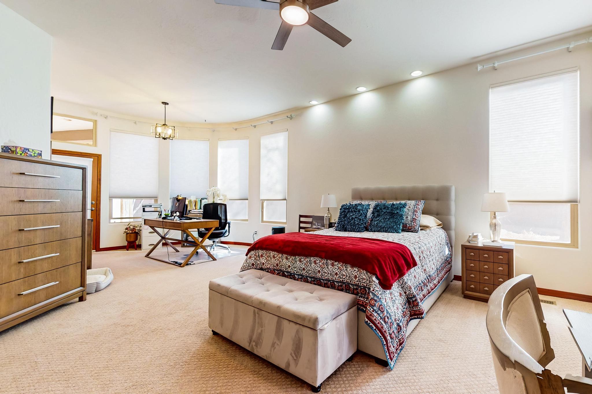 9216 AUTUMN ROSE Drive NE