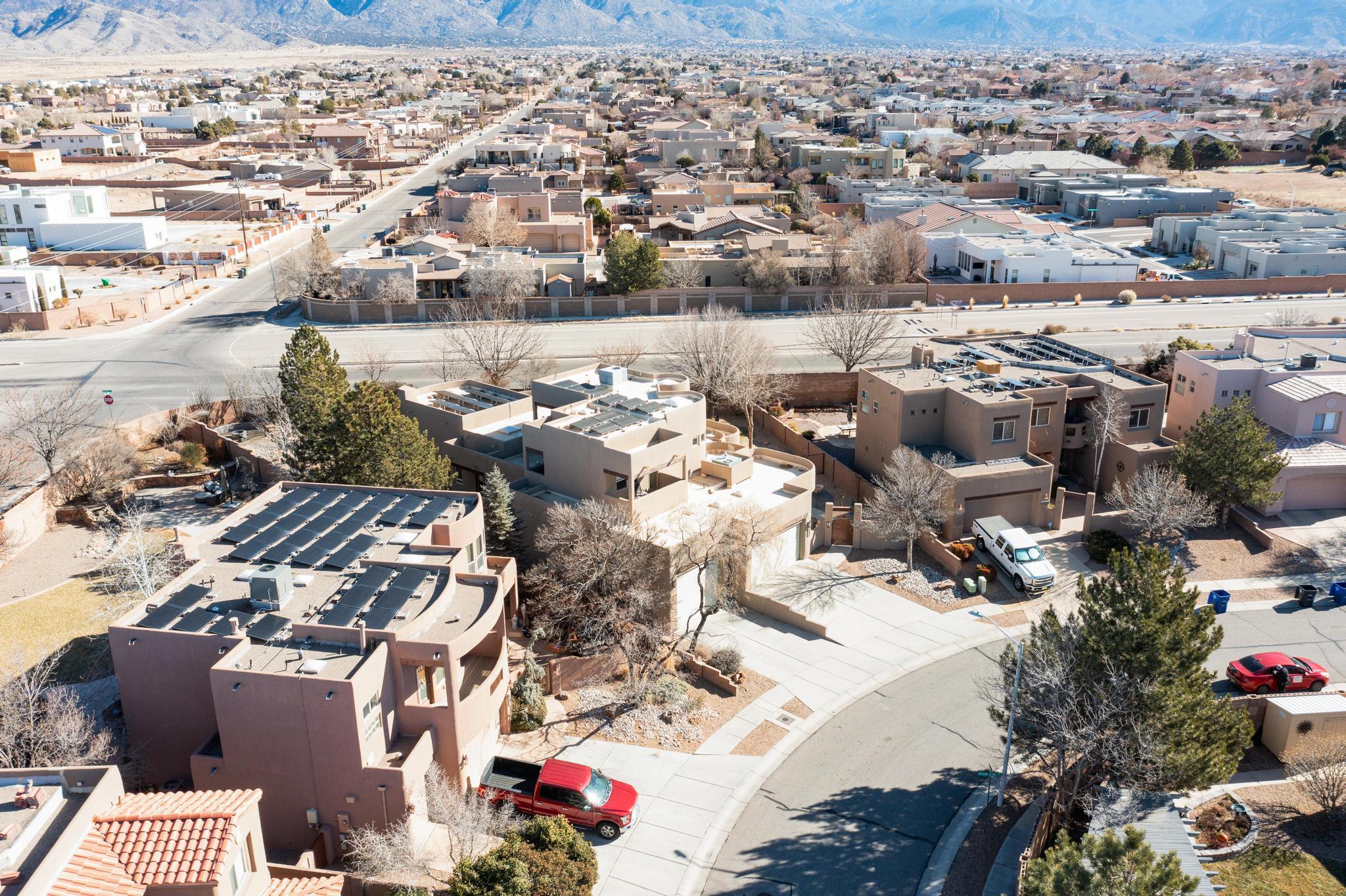 9216 AUTUMN ROSE Drive NE