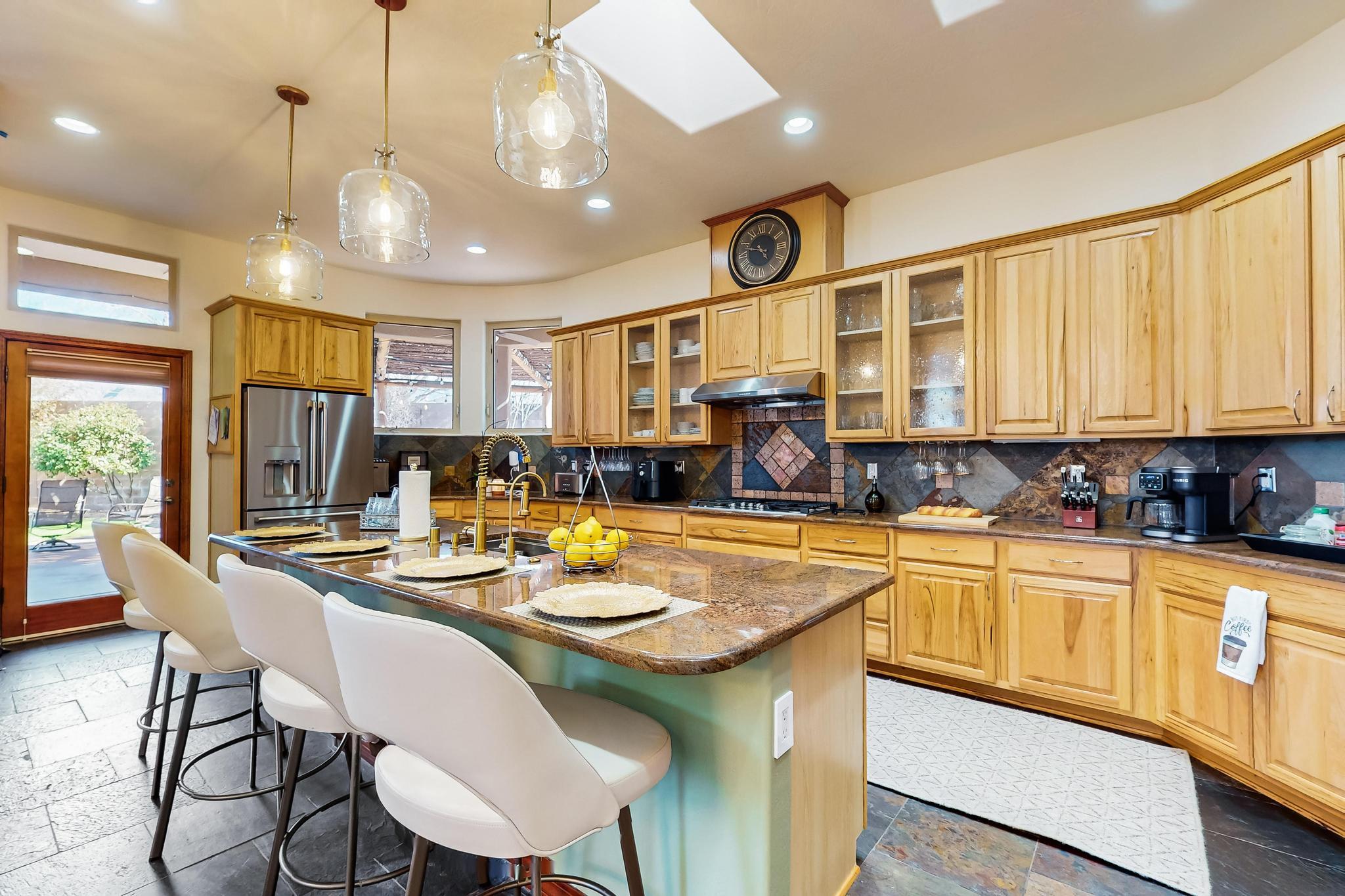 9216 AUTUMN ROSE Drive NE