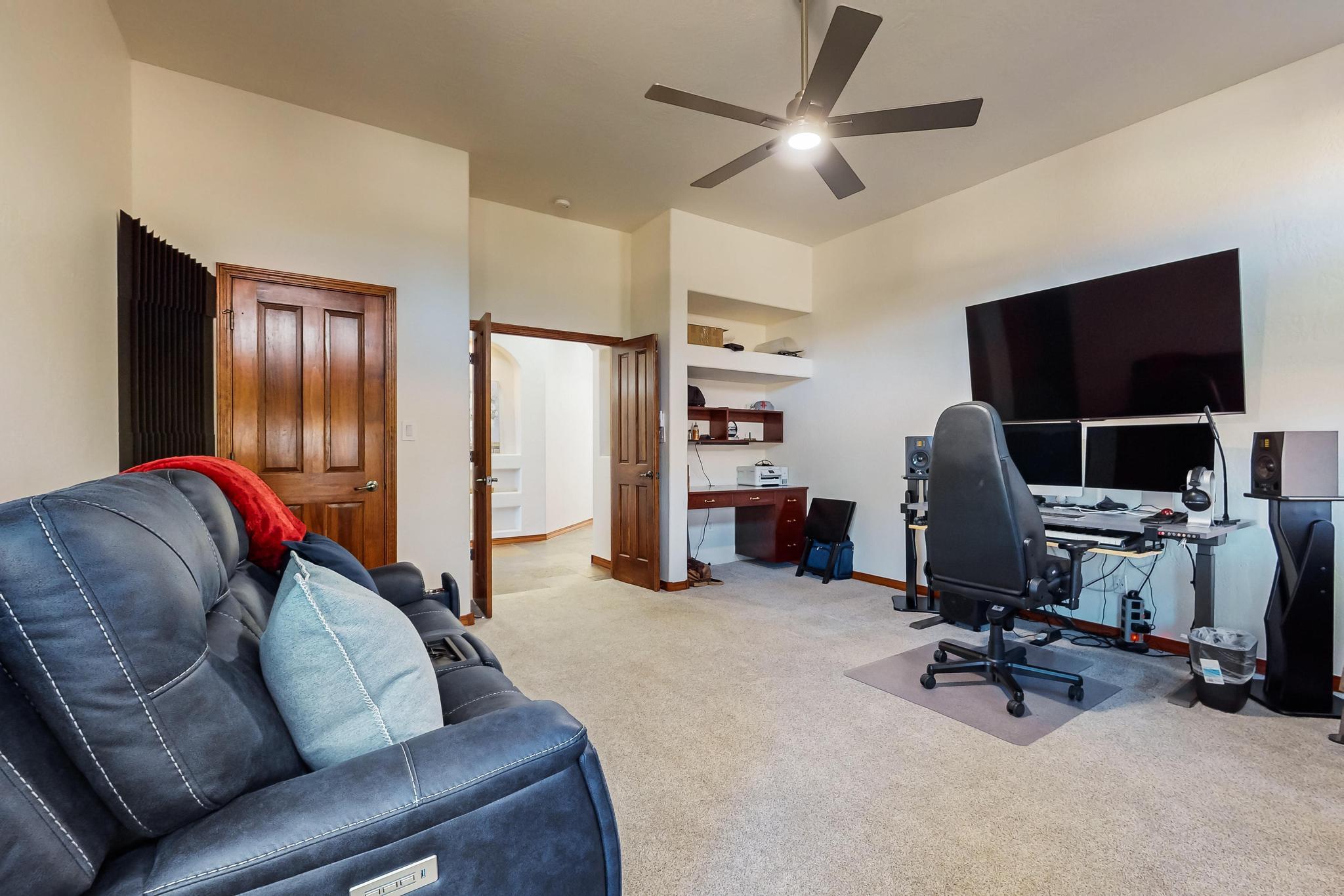 9216 AUTUMN ROSE Drive NE