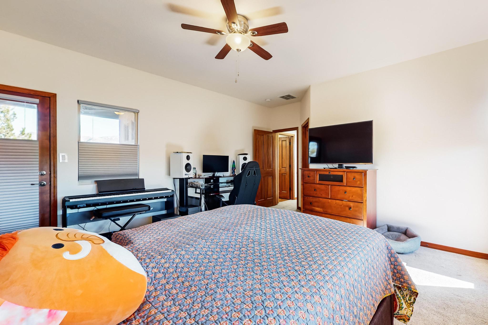 9216 AUTUMN ROSE Drive NE