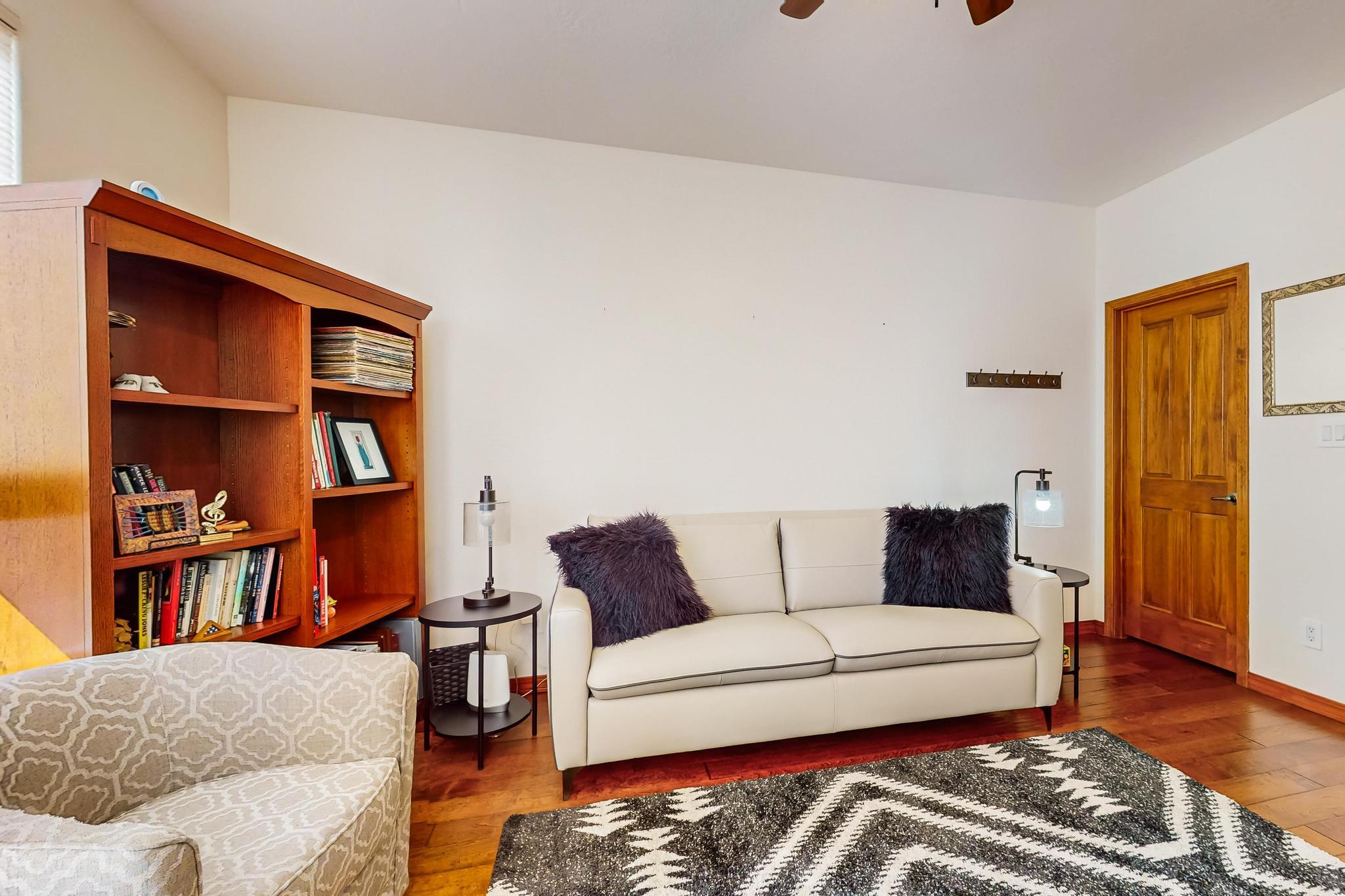 9216 AUTUMN ROSE Drive NE