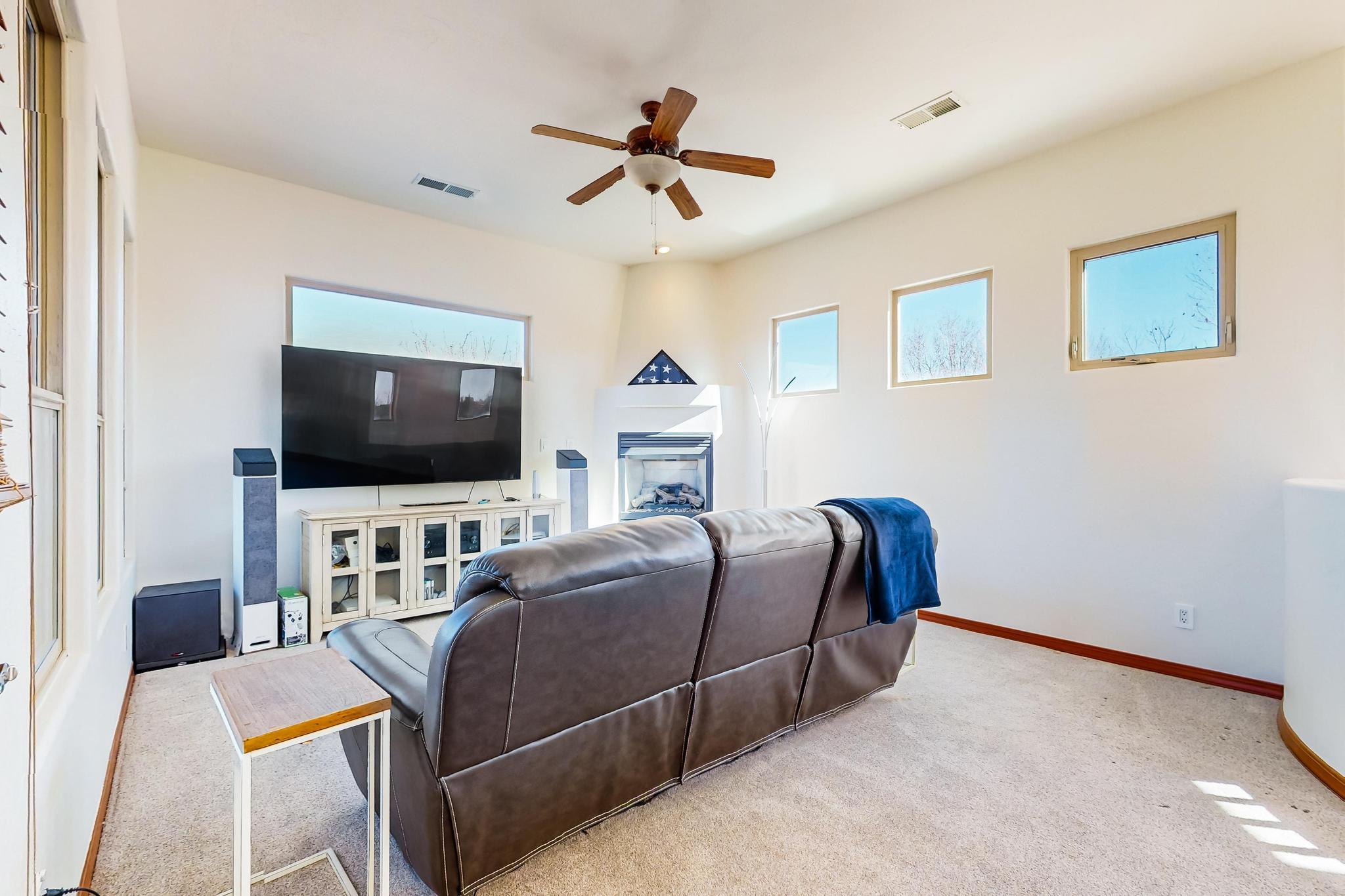 9216 AUTUMN ROSE Drive NE