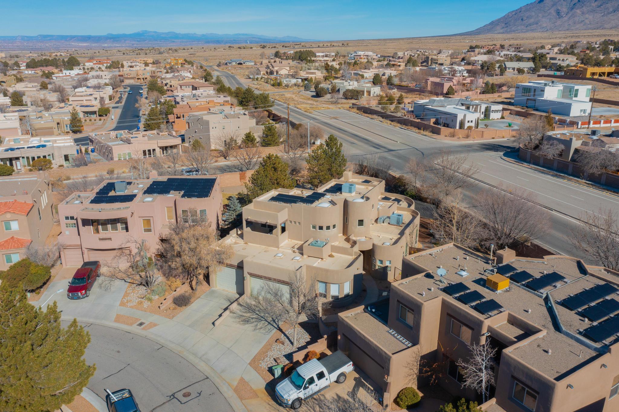 9216 AUTUMN ROSE Drive NE