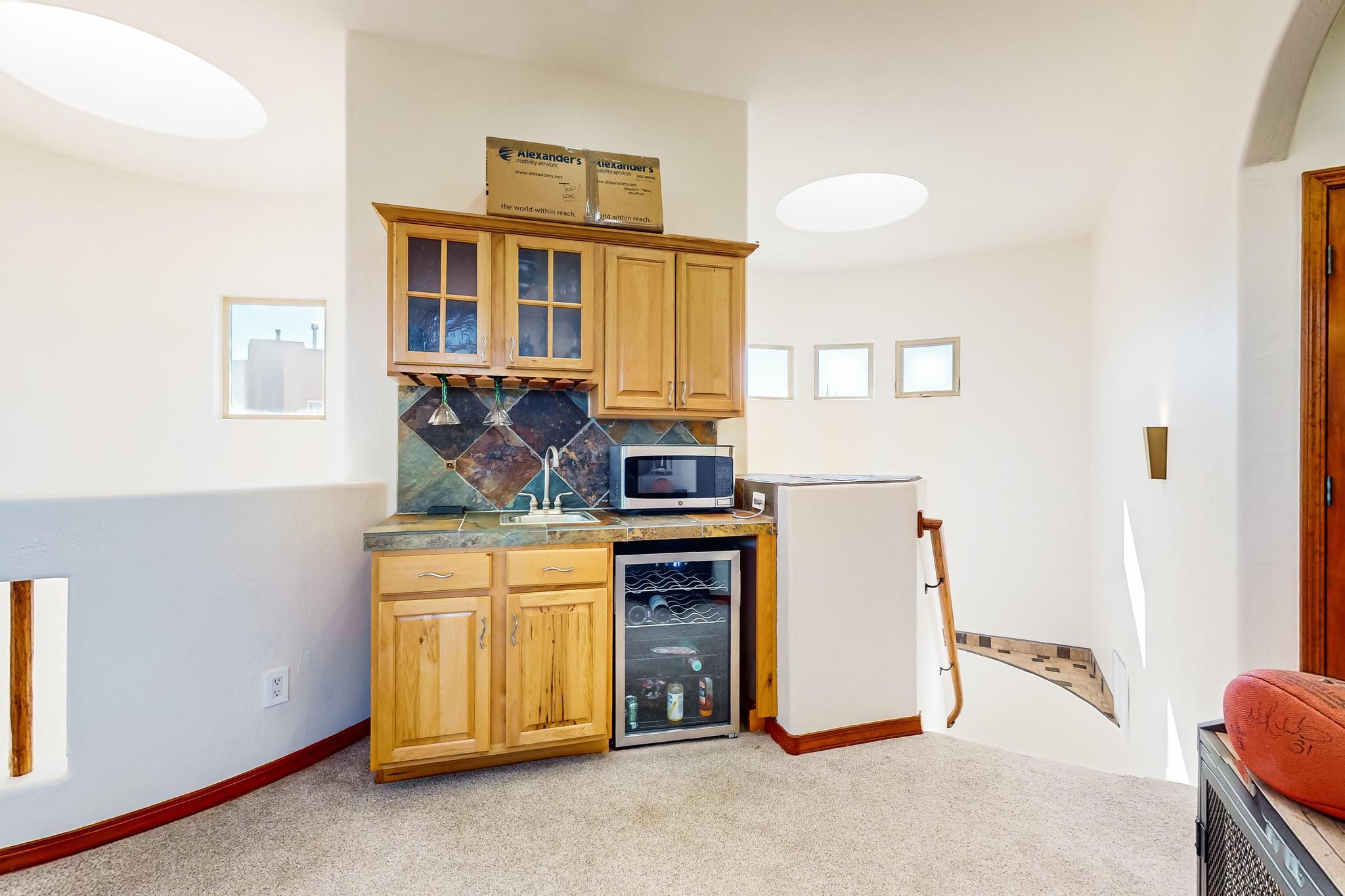 9216 AUTUMN ROSE Drive NE