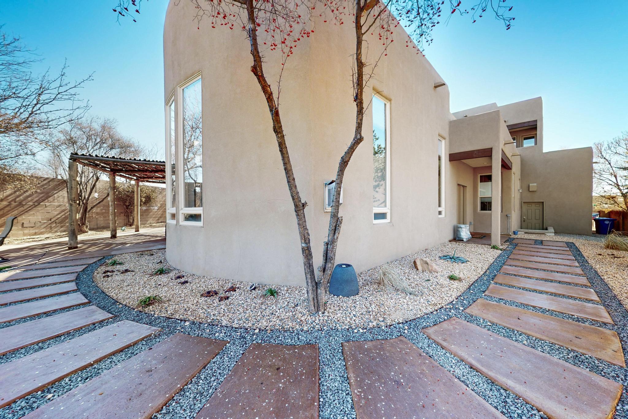 9216 AUTUMN ROSE Drive NE