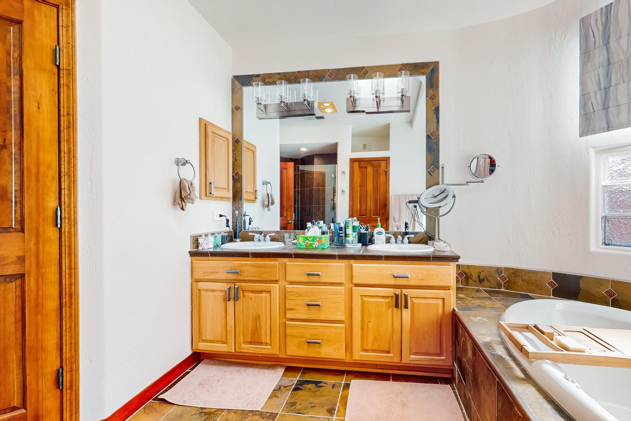 9216 AUTUMN ROSE Drive NE