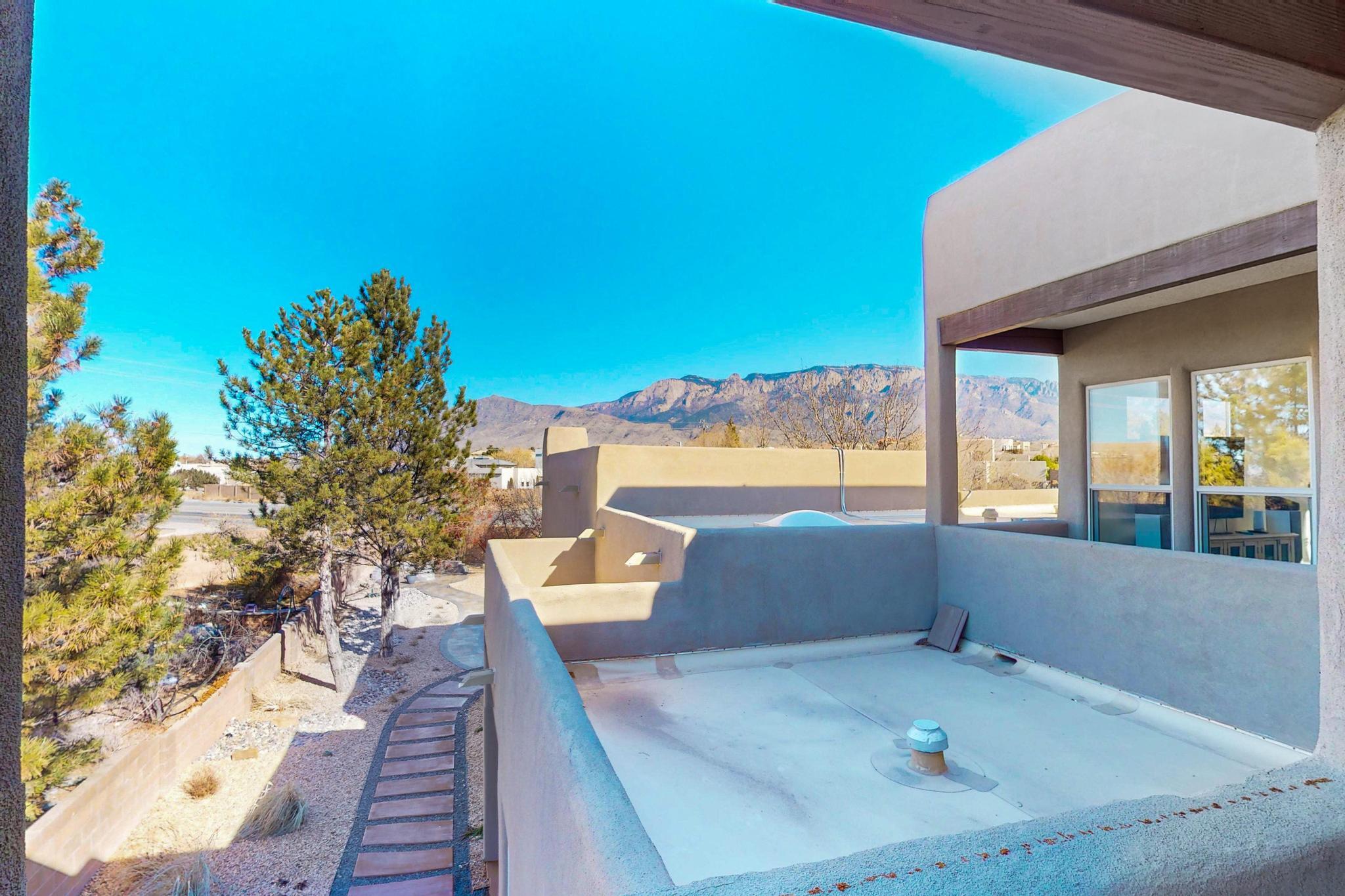 9216 AUTUMN ROSE Drive NE