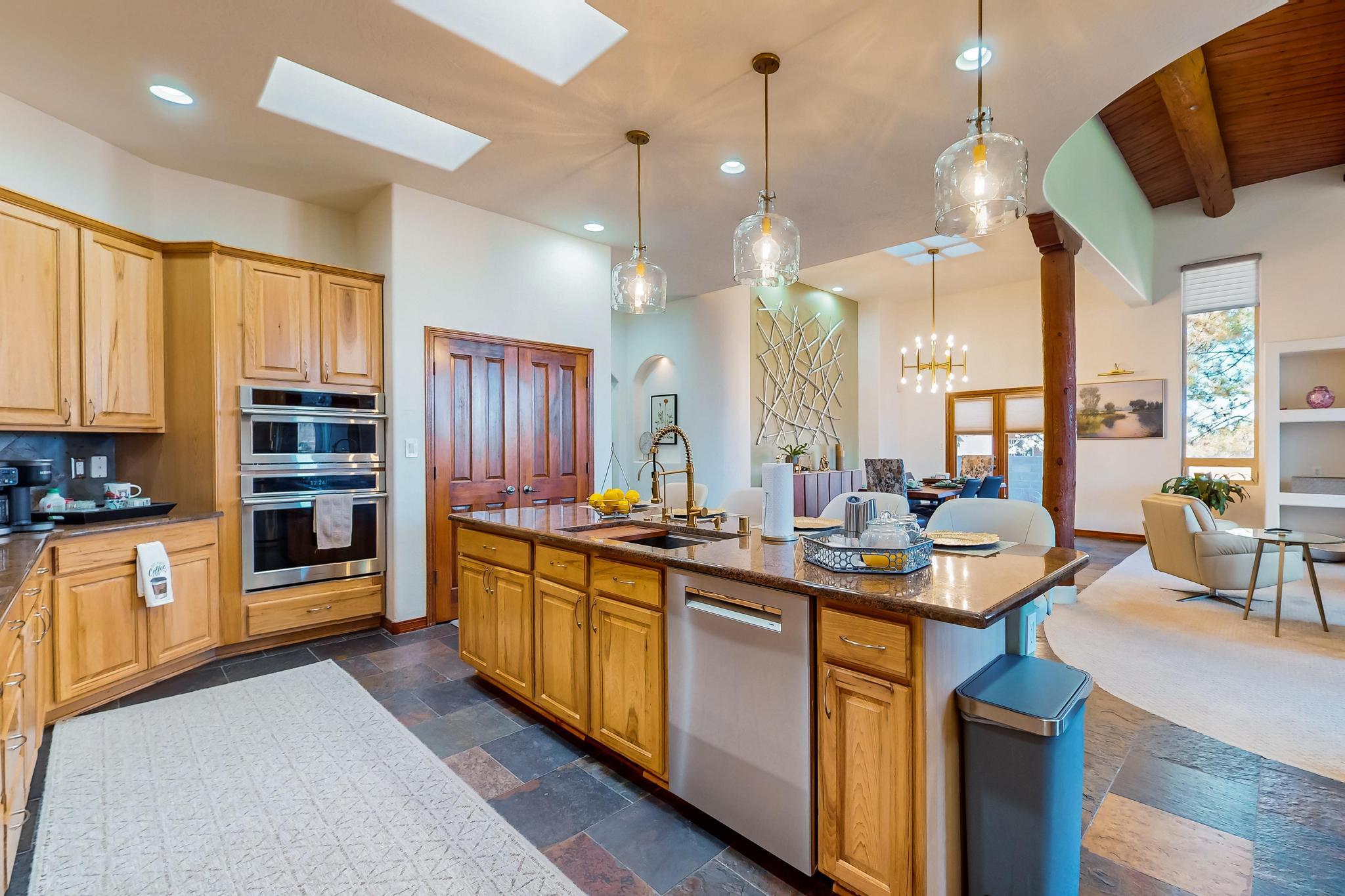 9216 AUTUMN ROSE Drive NE