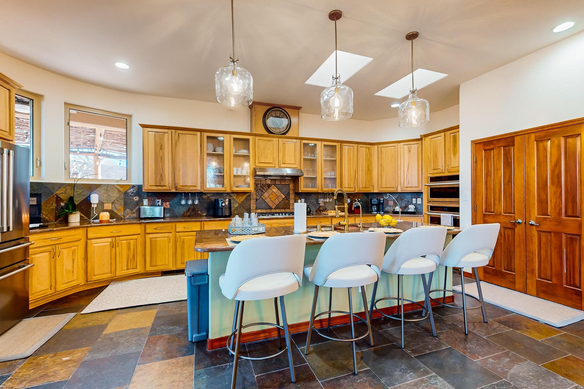 9216 AUTUMN ROSE Drive NE