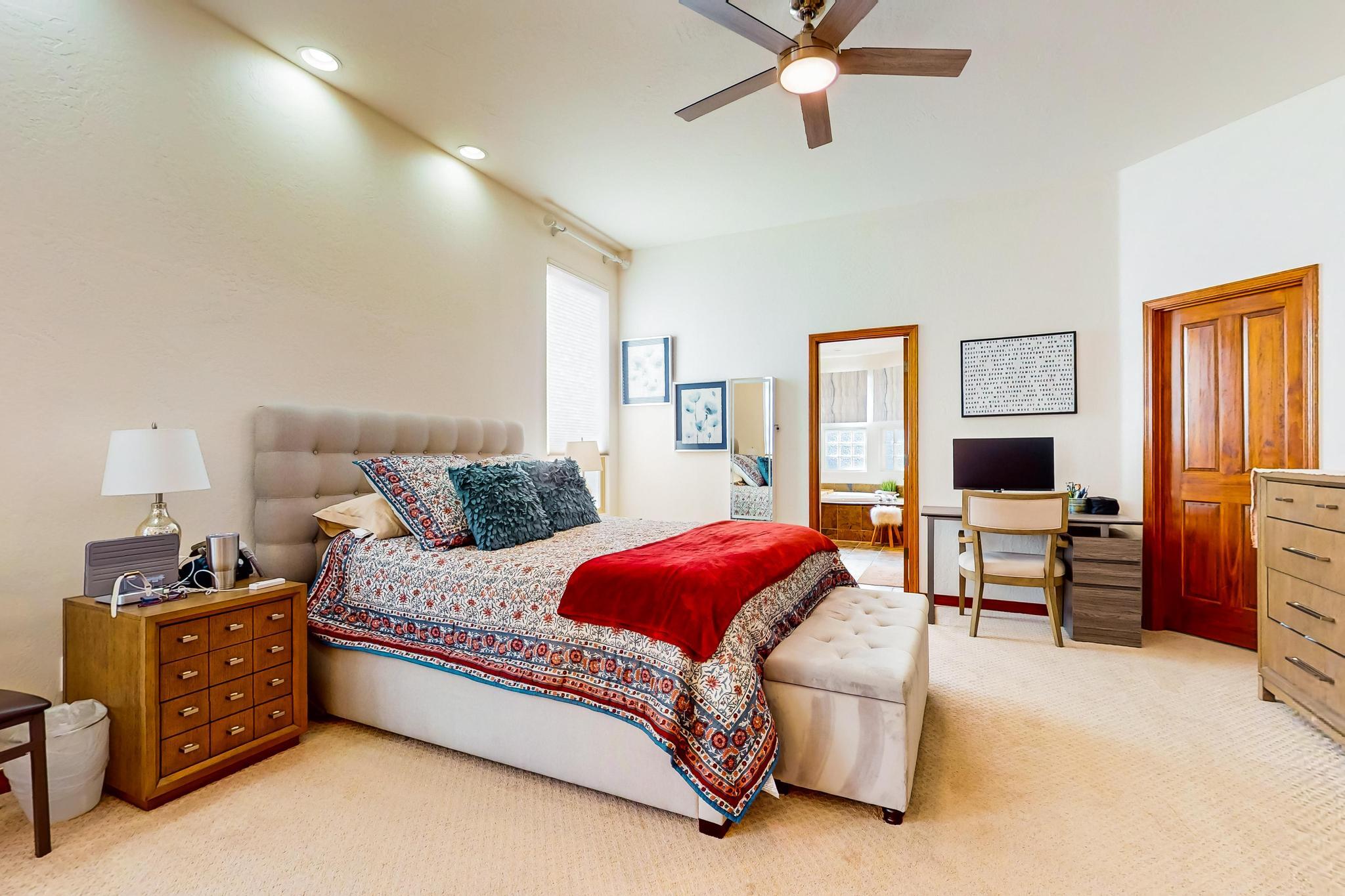 9216 AUTUMN ROSE Drive NE