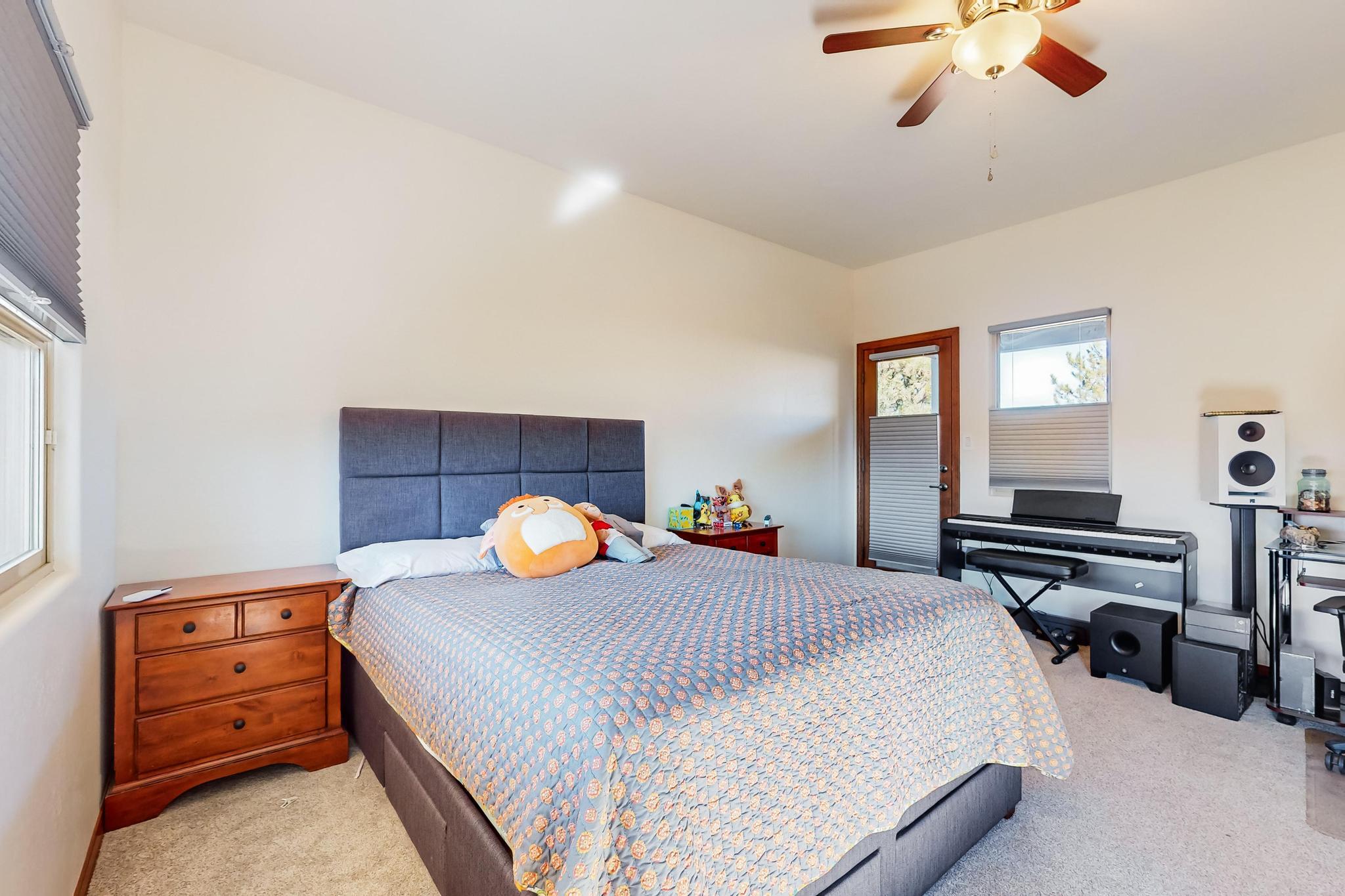 9216 AUTUMN ROSE Drive NE