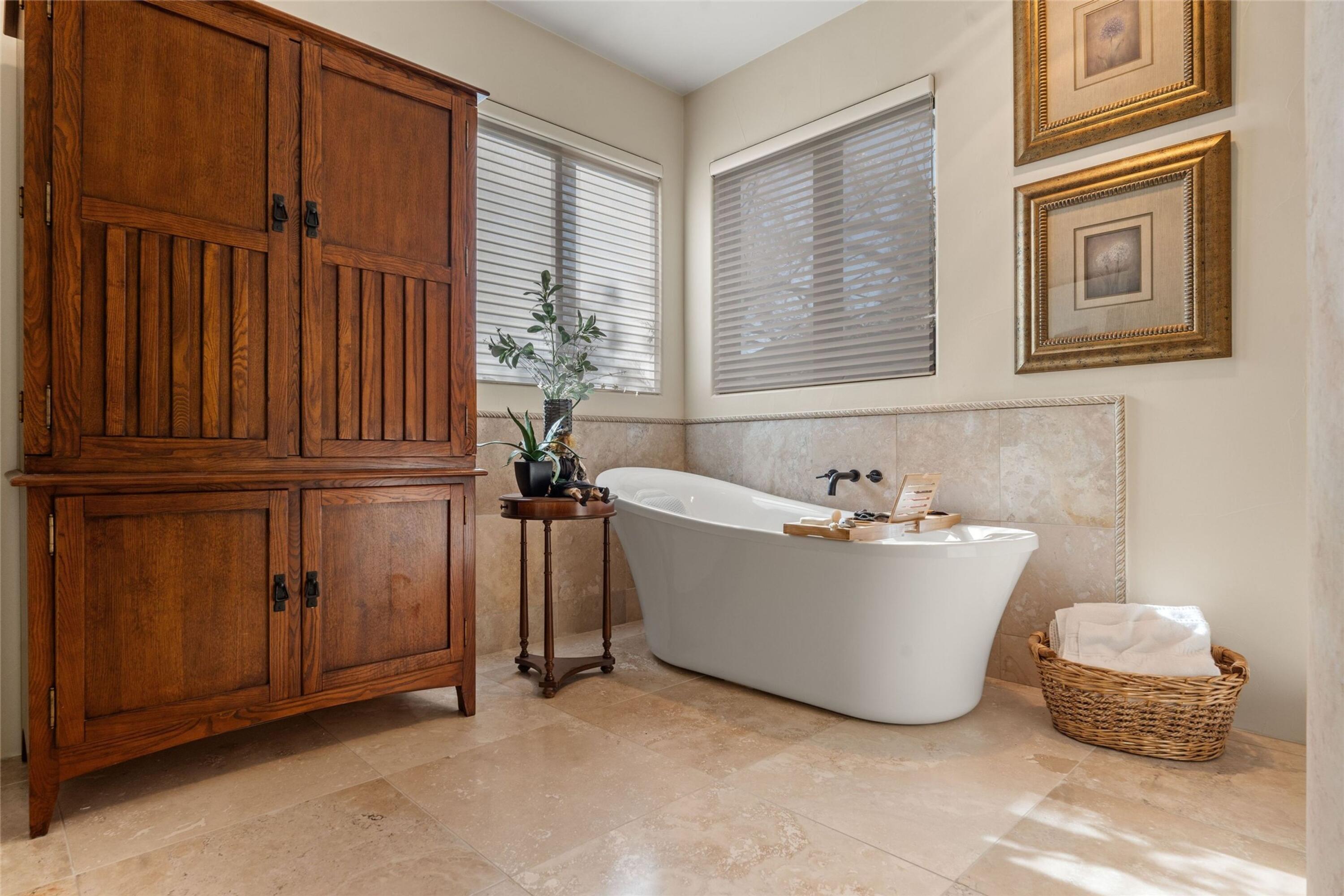 921 CAMINO VISTA RIO