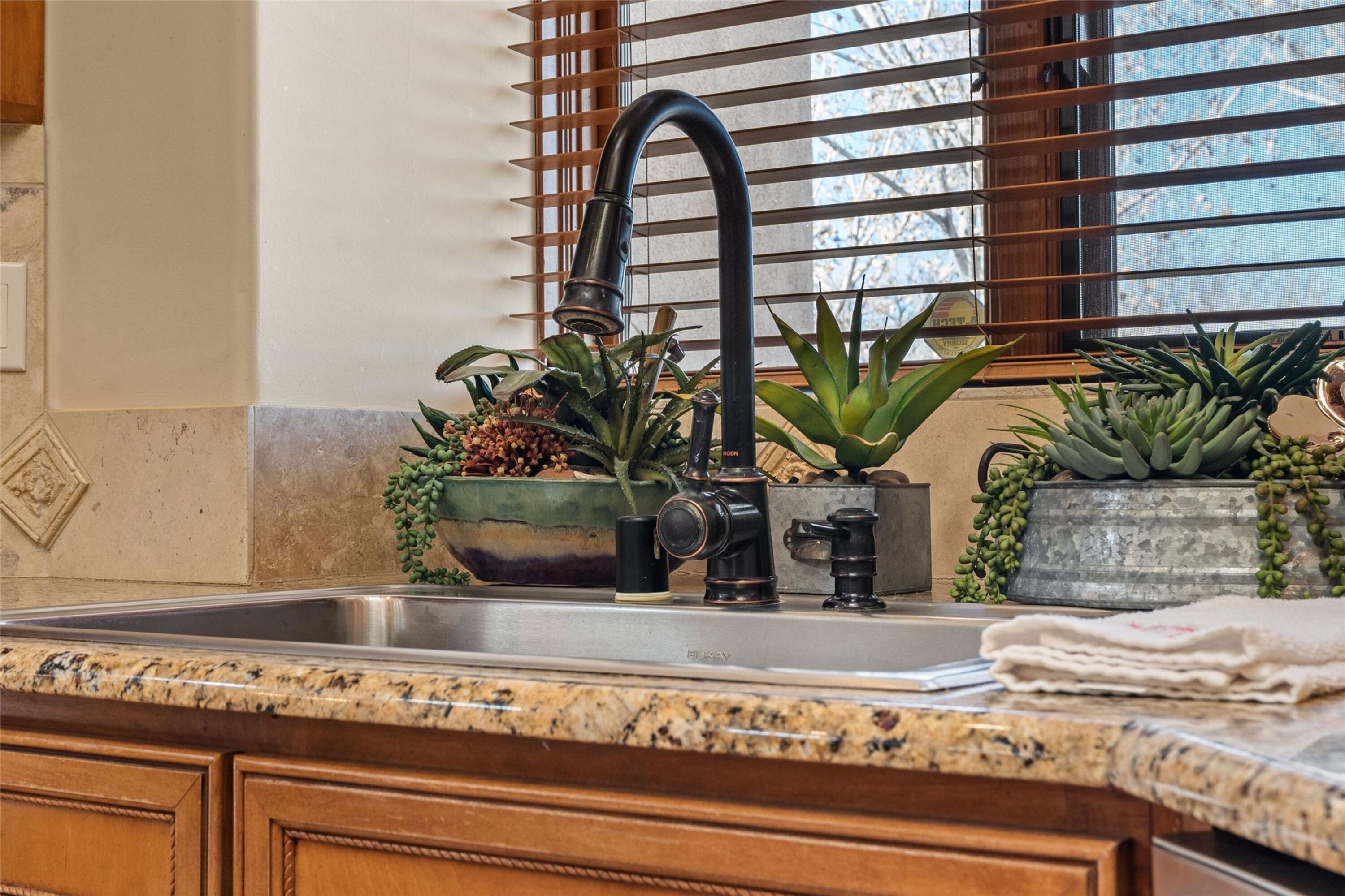 921 CAMINO VISTA RIO