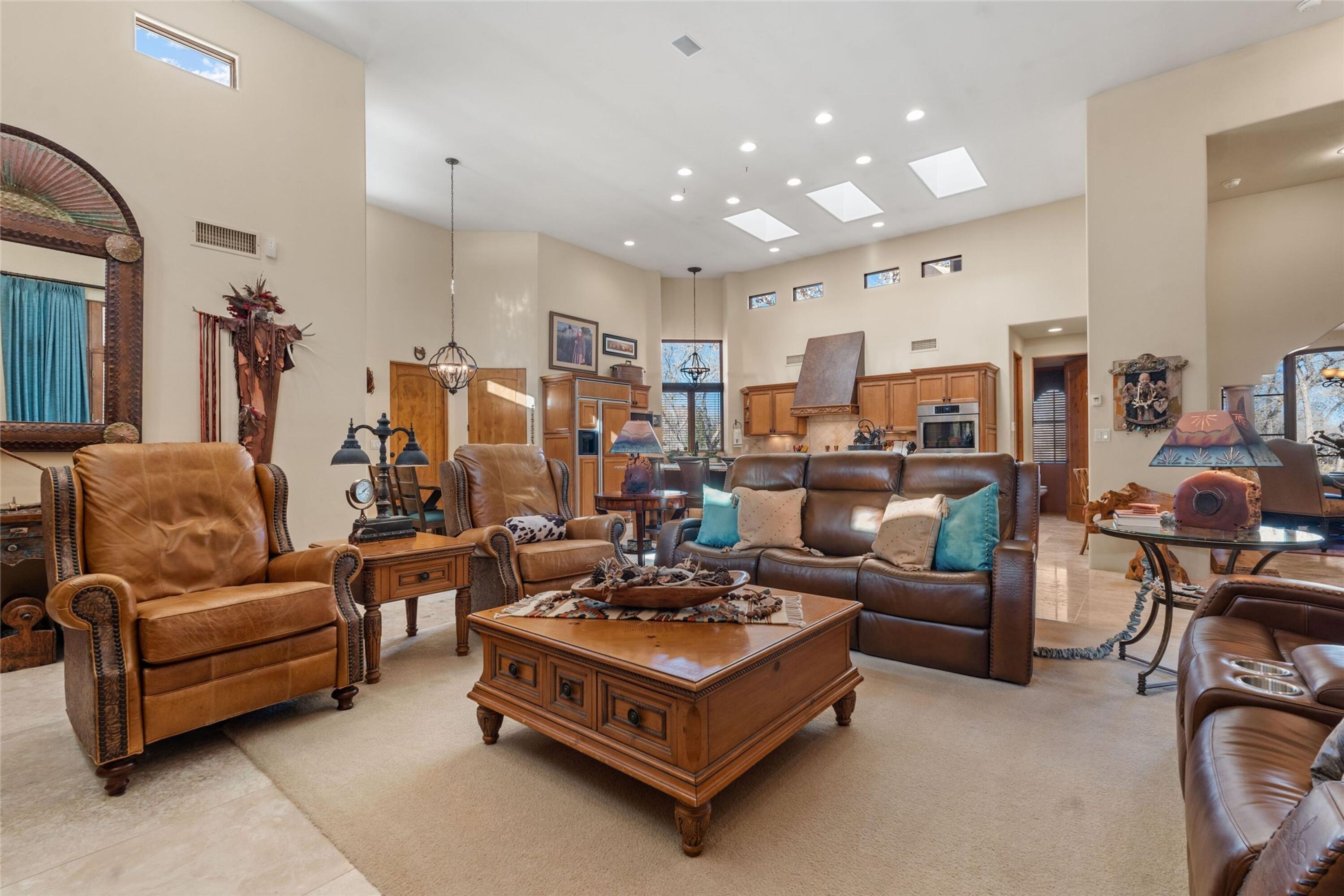 921 CAMINO VISTA RIO