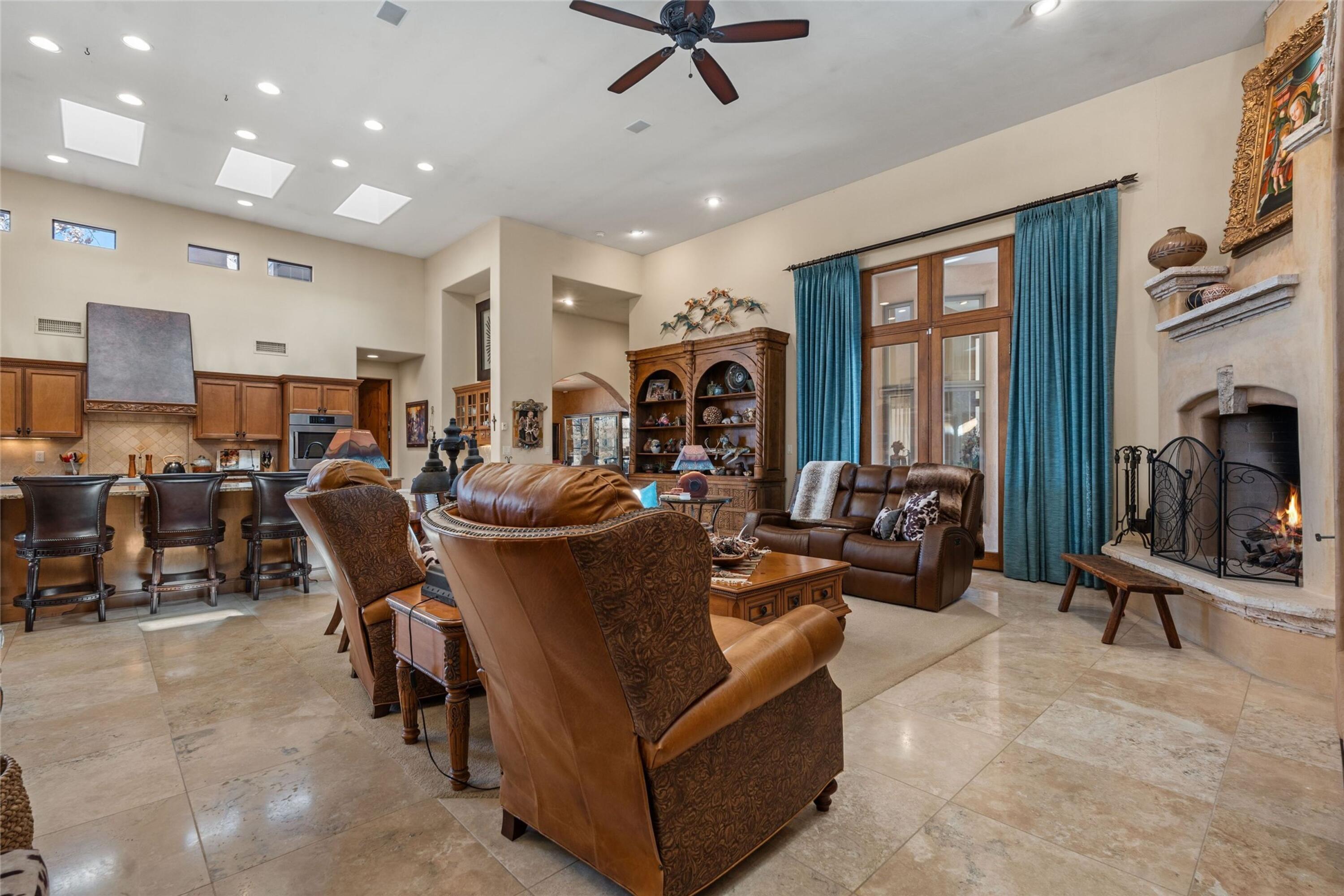 921 CAMINO VISTA RIO