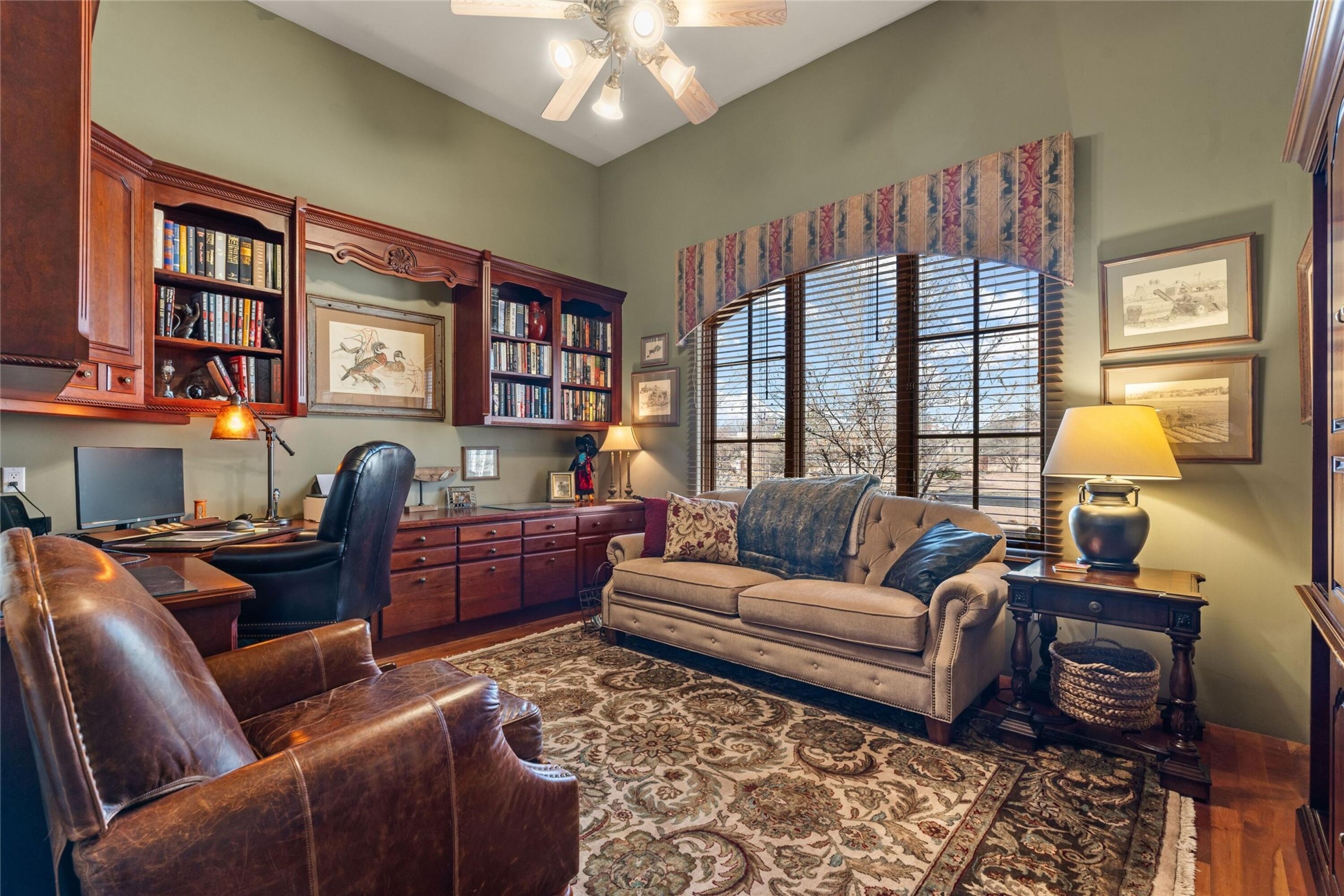 921 CAMINO VISTA RIO