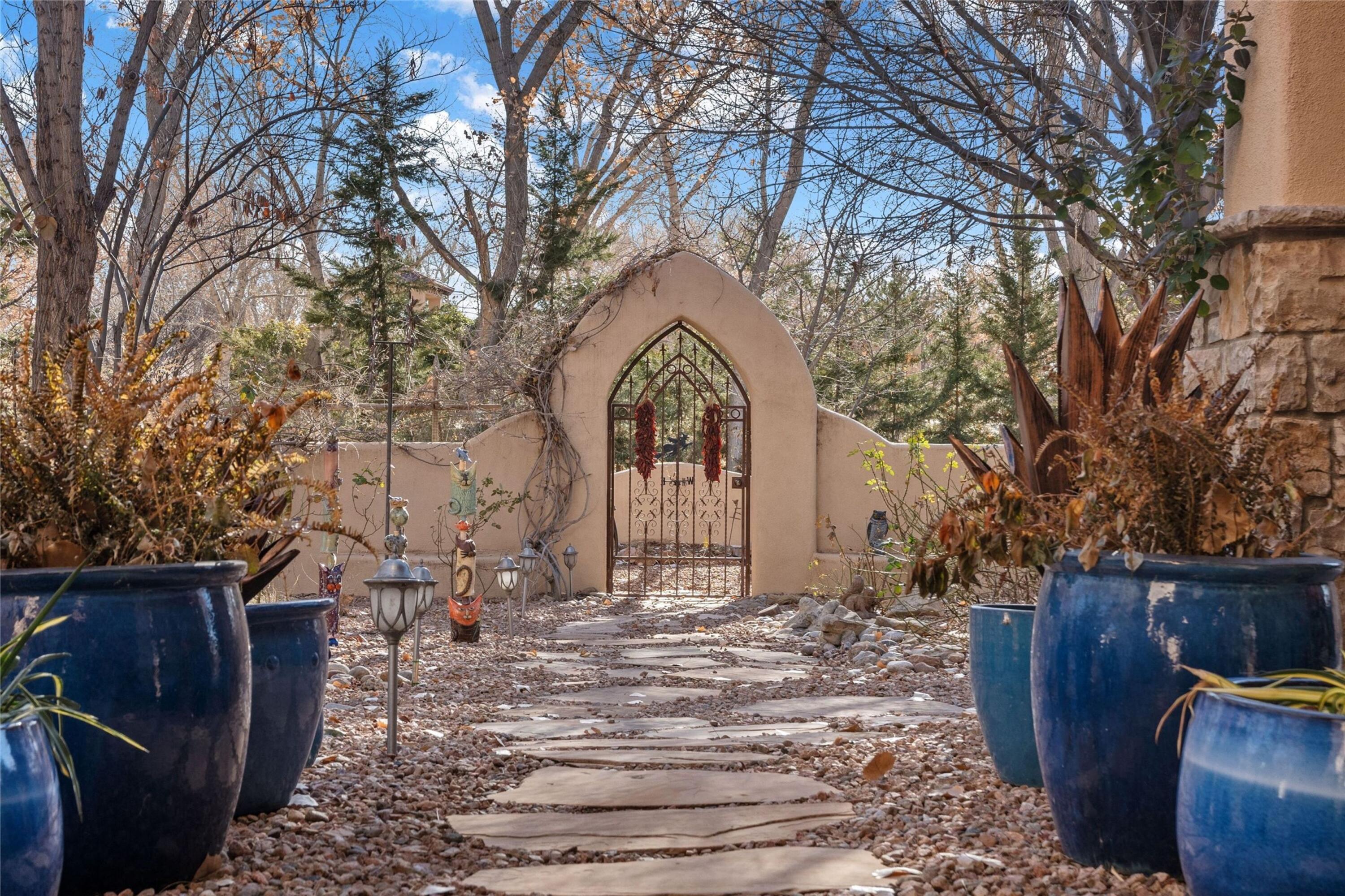 921 CAMINO VISTA RIO