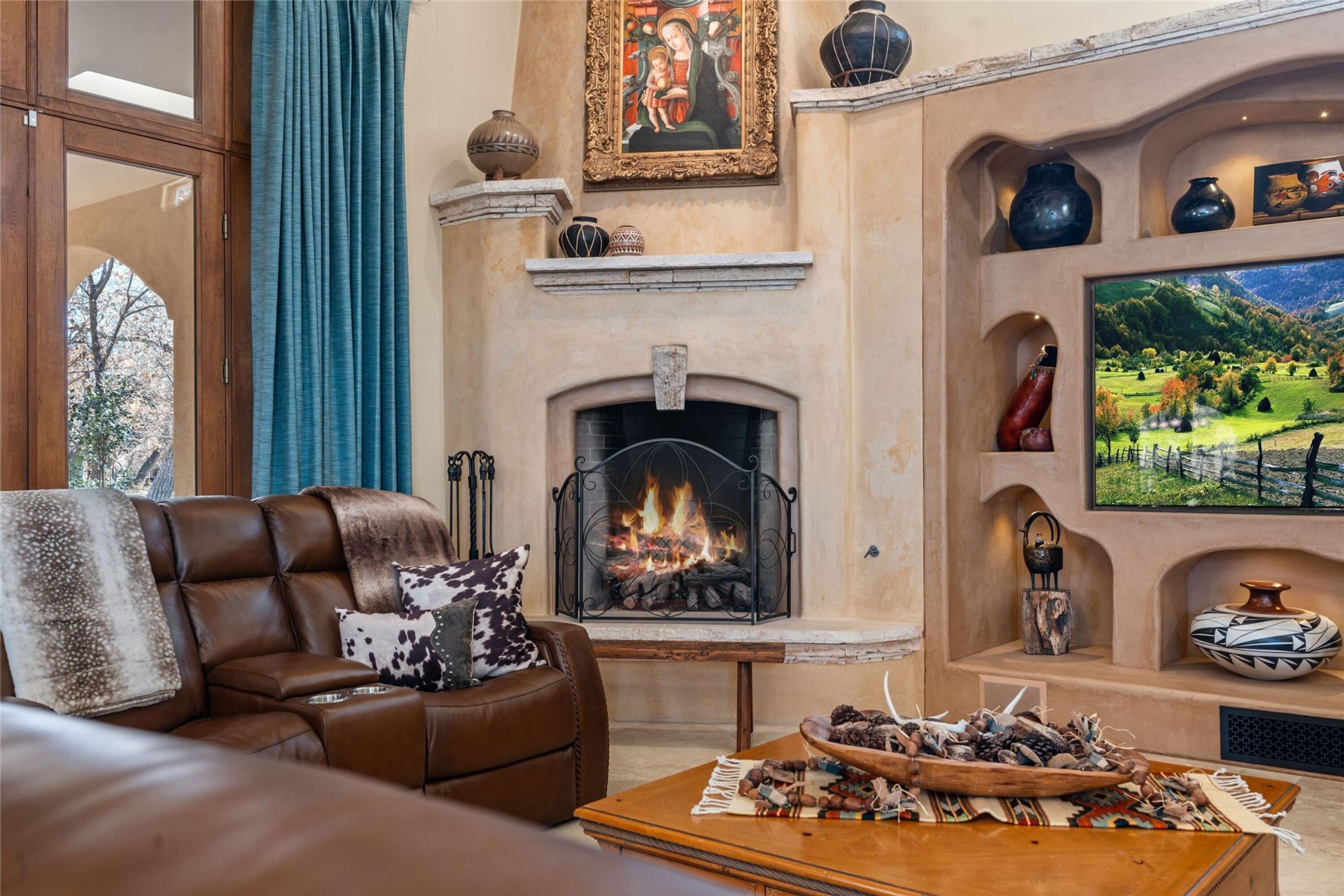 921 CAMINO VISTA RIO