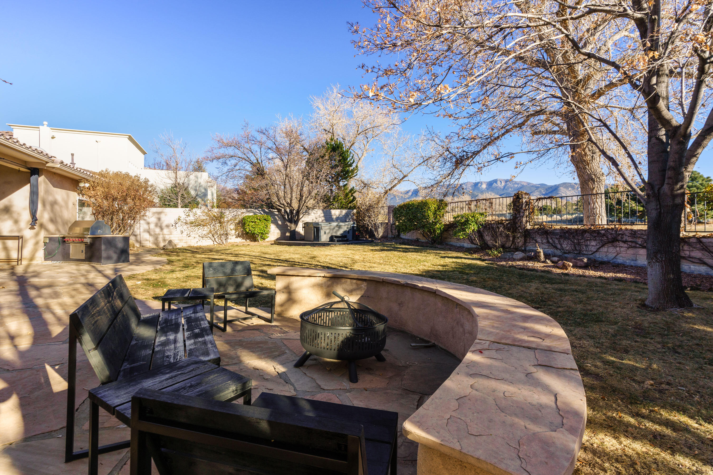 10502 CITY LIGHTS Drive NE