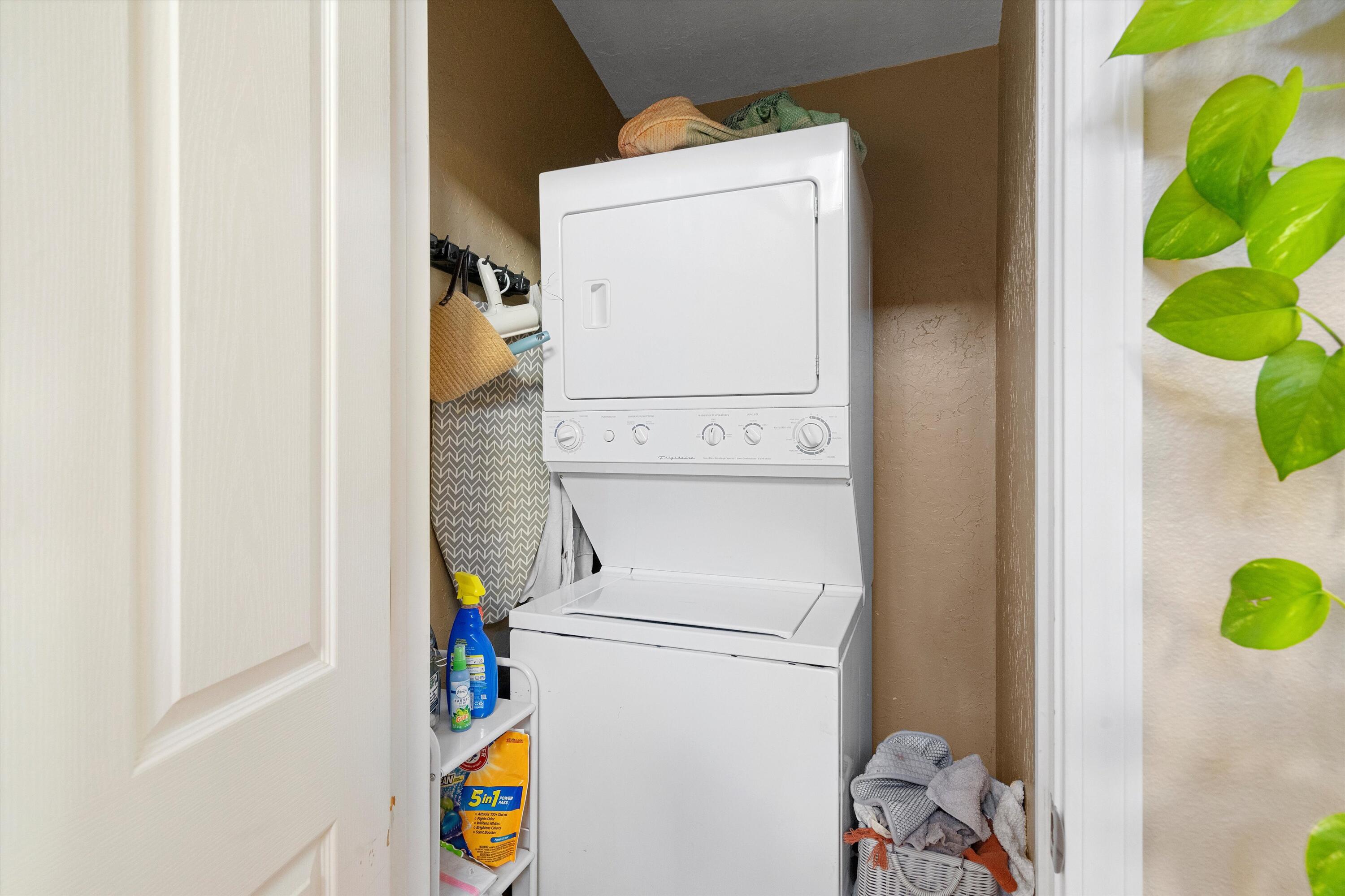 1827 DARTMOUTH Drive NE 208