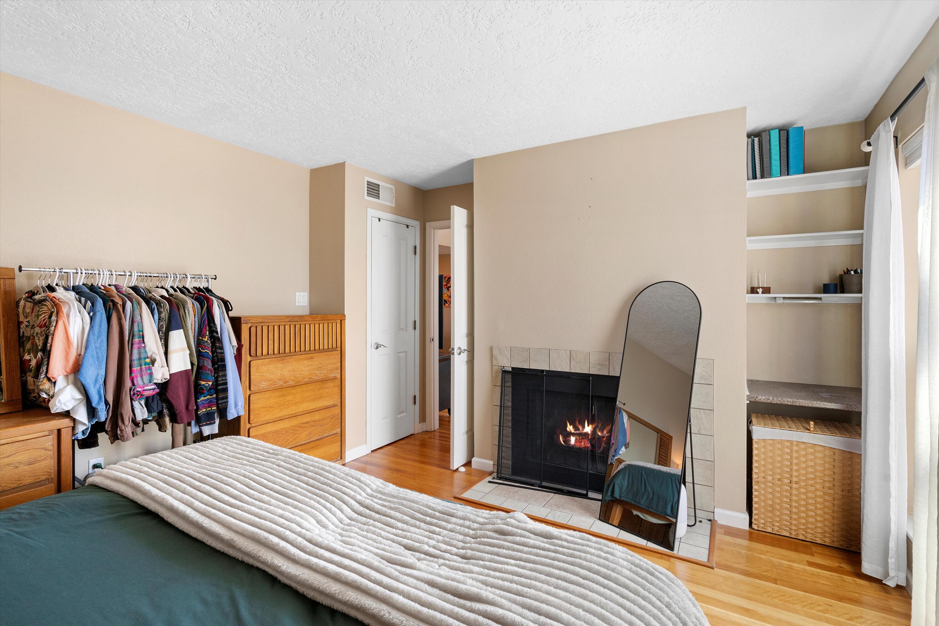 1827 DARTMOUTH Drive NE 208