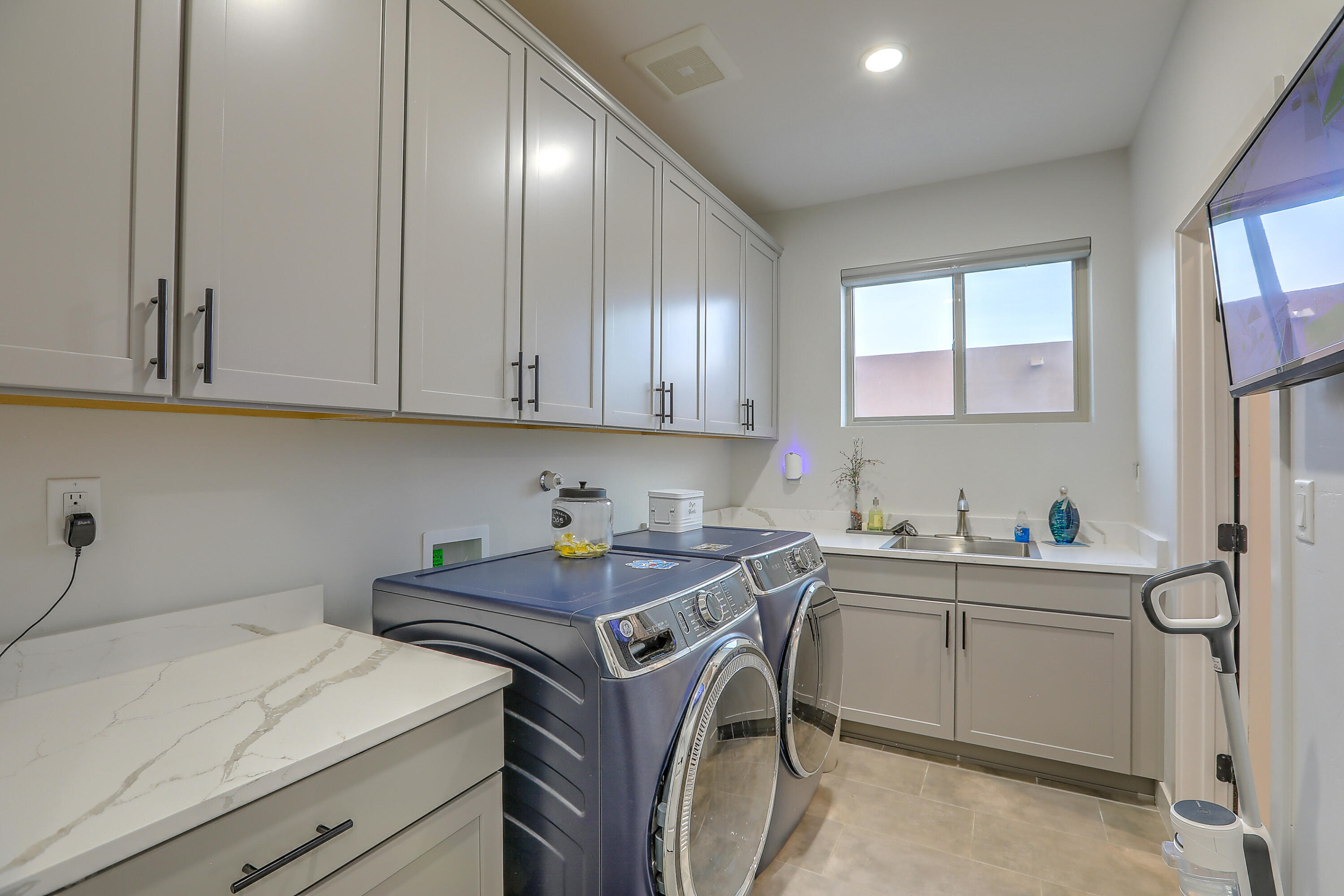 1605 AZTEC SUN Court SE