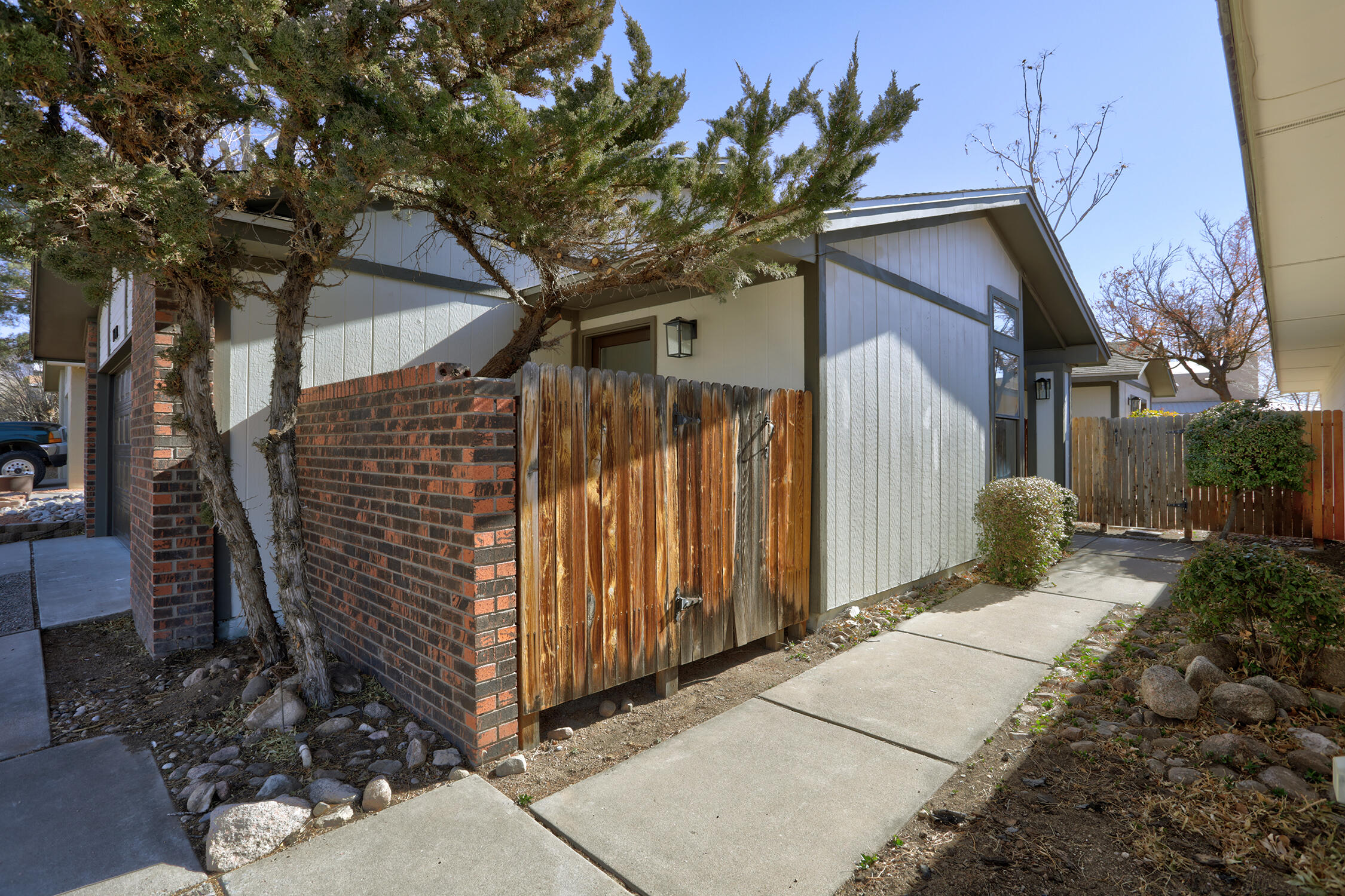 10218 OSO GRANDE Road NE