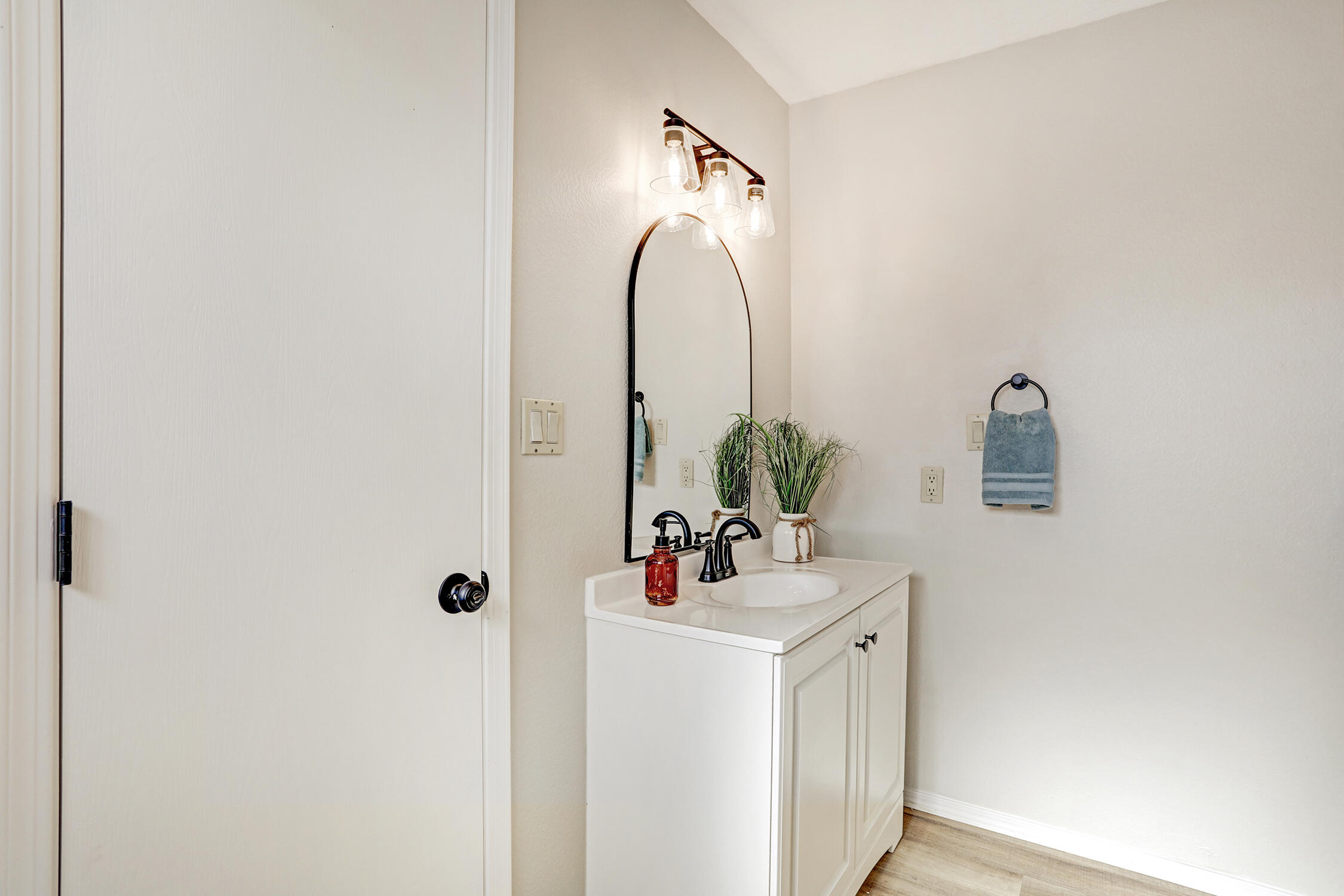 10218 OSO GRANDE Road NE