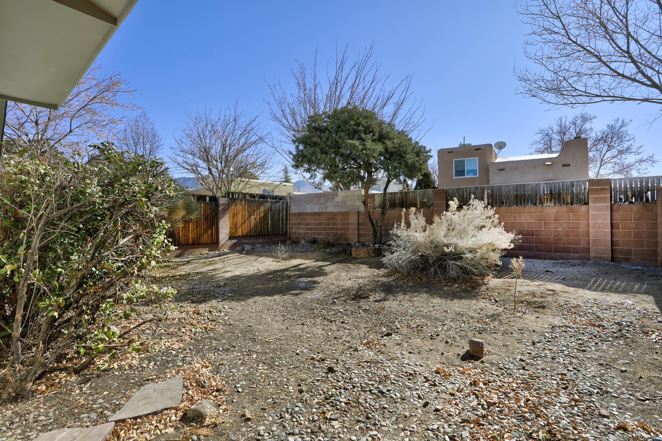 10218 OSO GRANDE Road NE