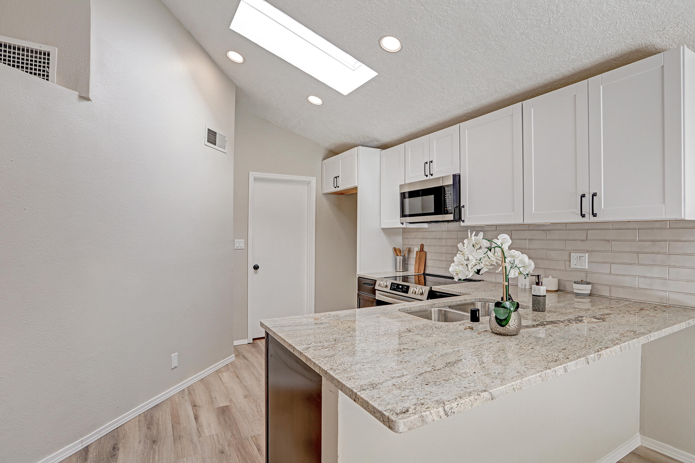 10218 OSO GRANDE Road NE