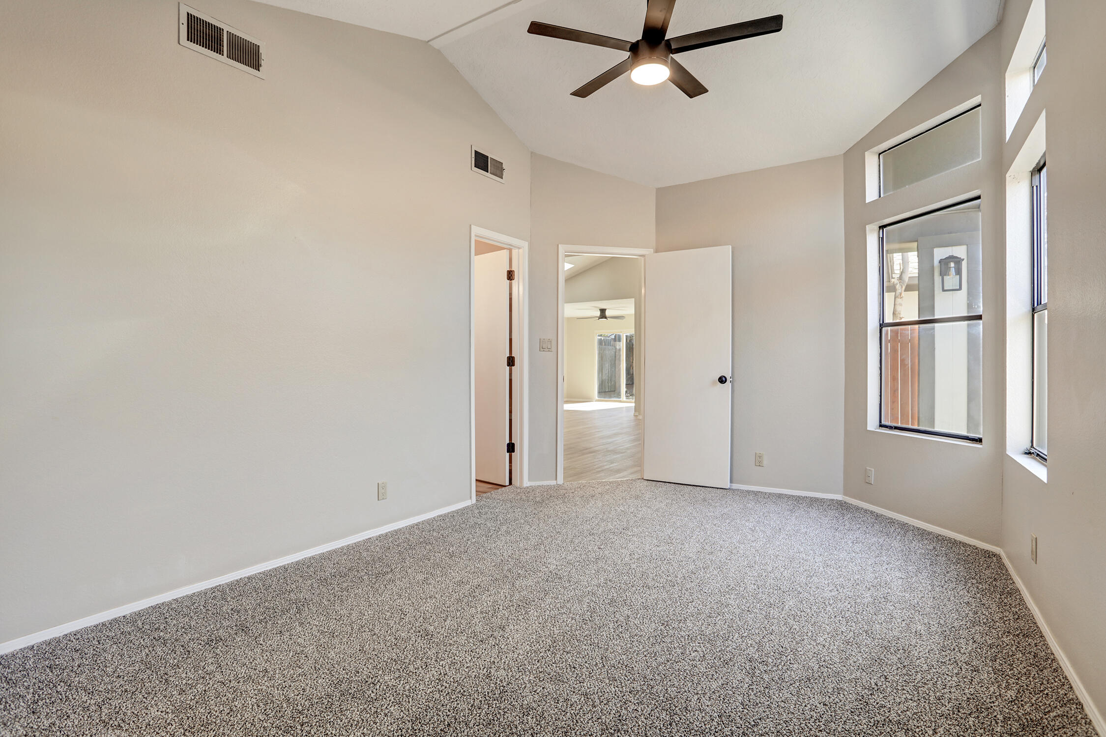 10218 OSO GRANDE Road NE