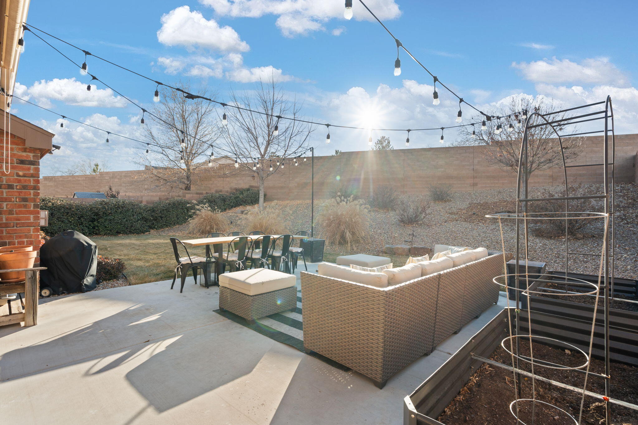 10019 Avenida Vista Sol NW