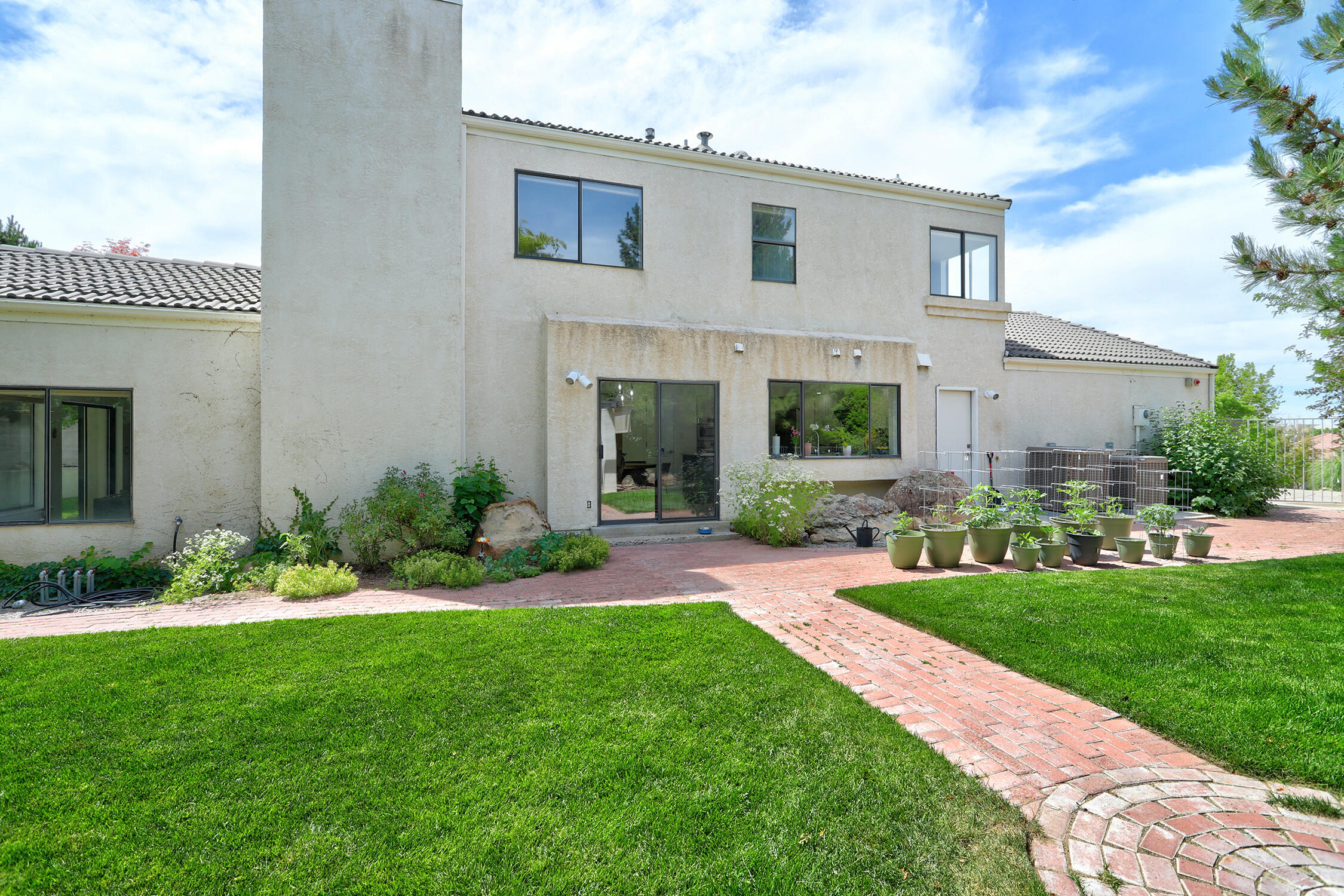6612 BEAU CHENE NE