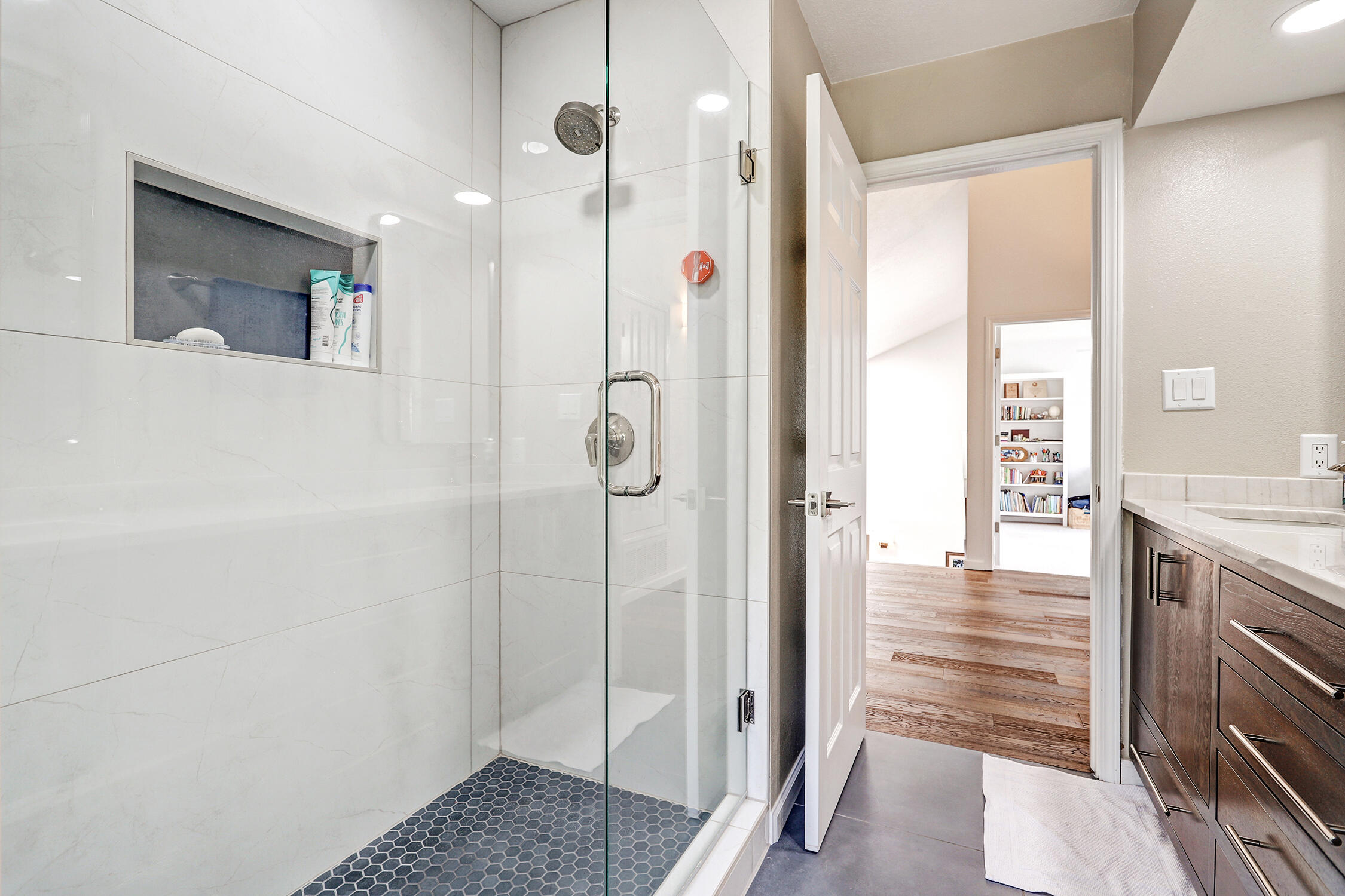 6612 BEAU CHENE NE