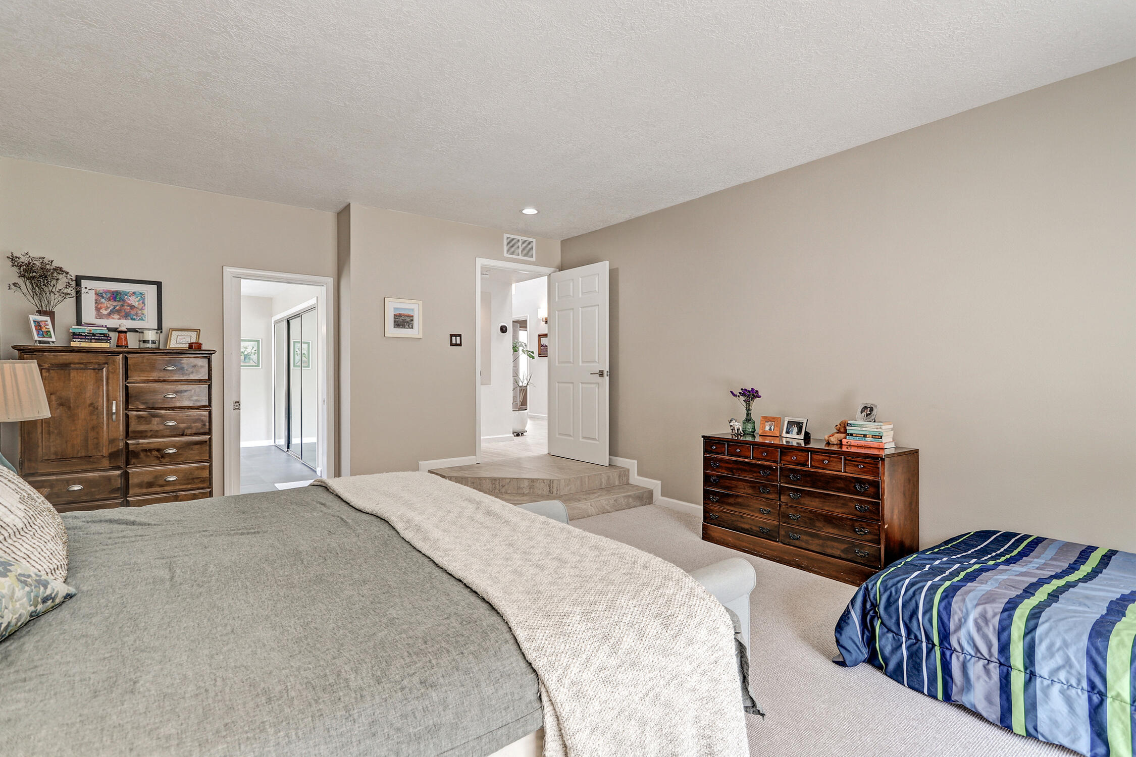 6612 BEAU CHENE NE