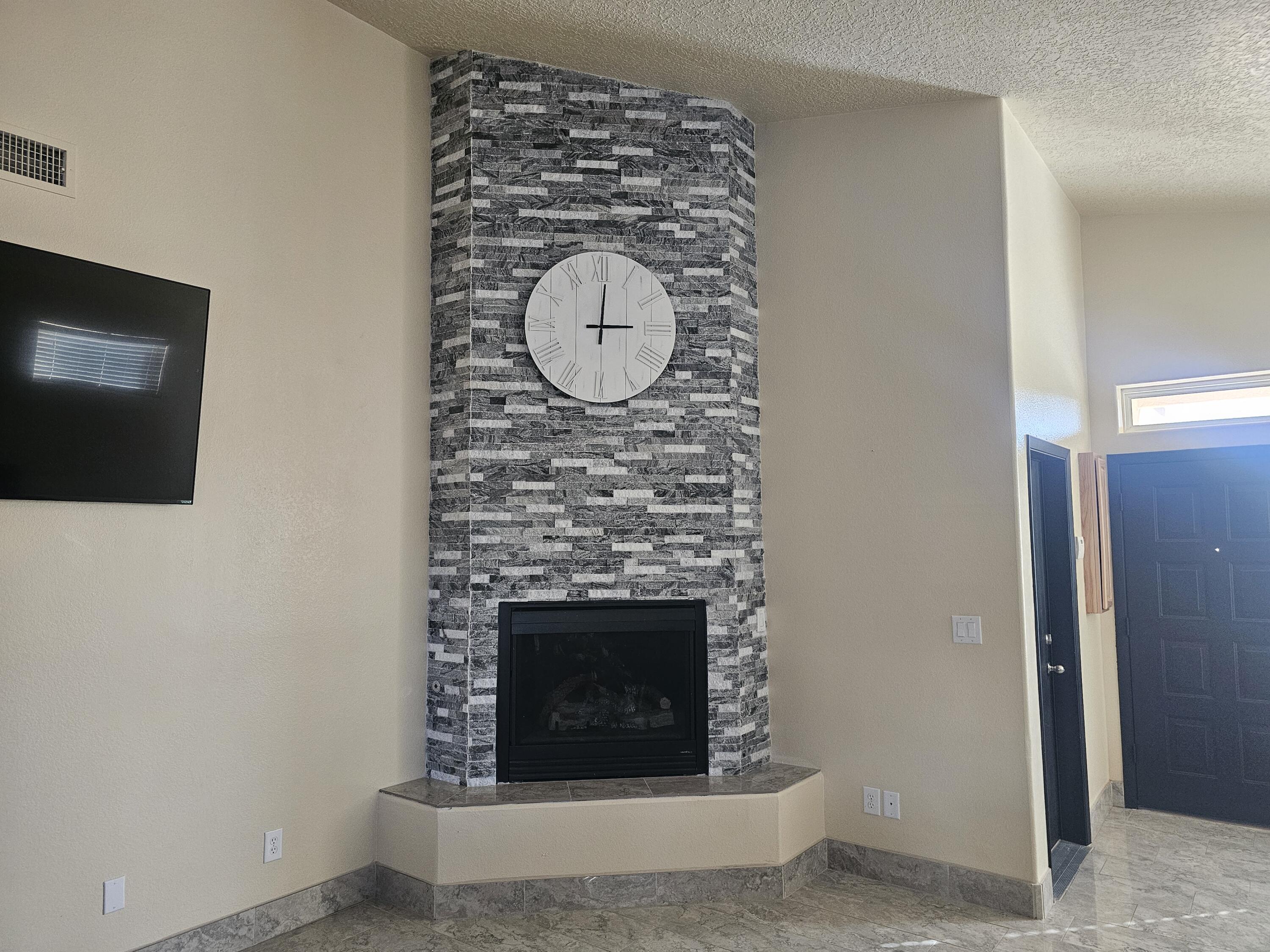 1124 REYNOSA Loop SE