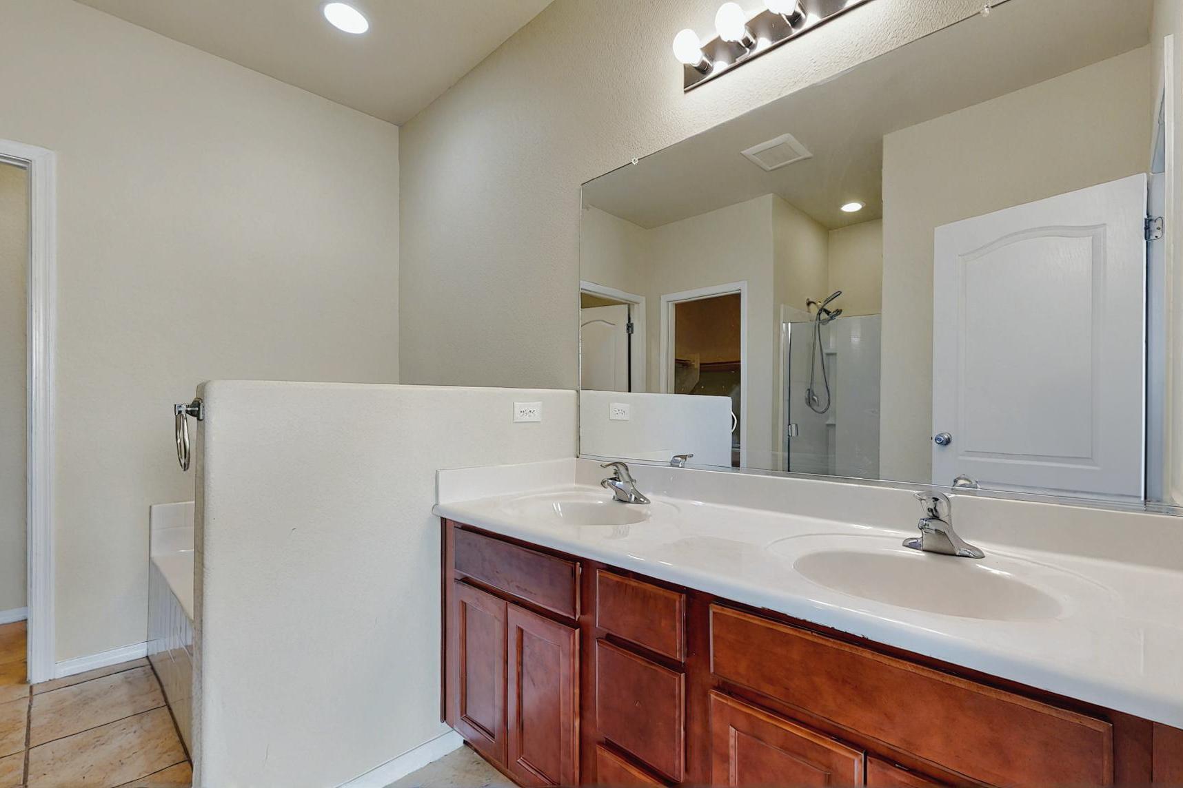 6745 Mountain Hawk Loop NE