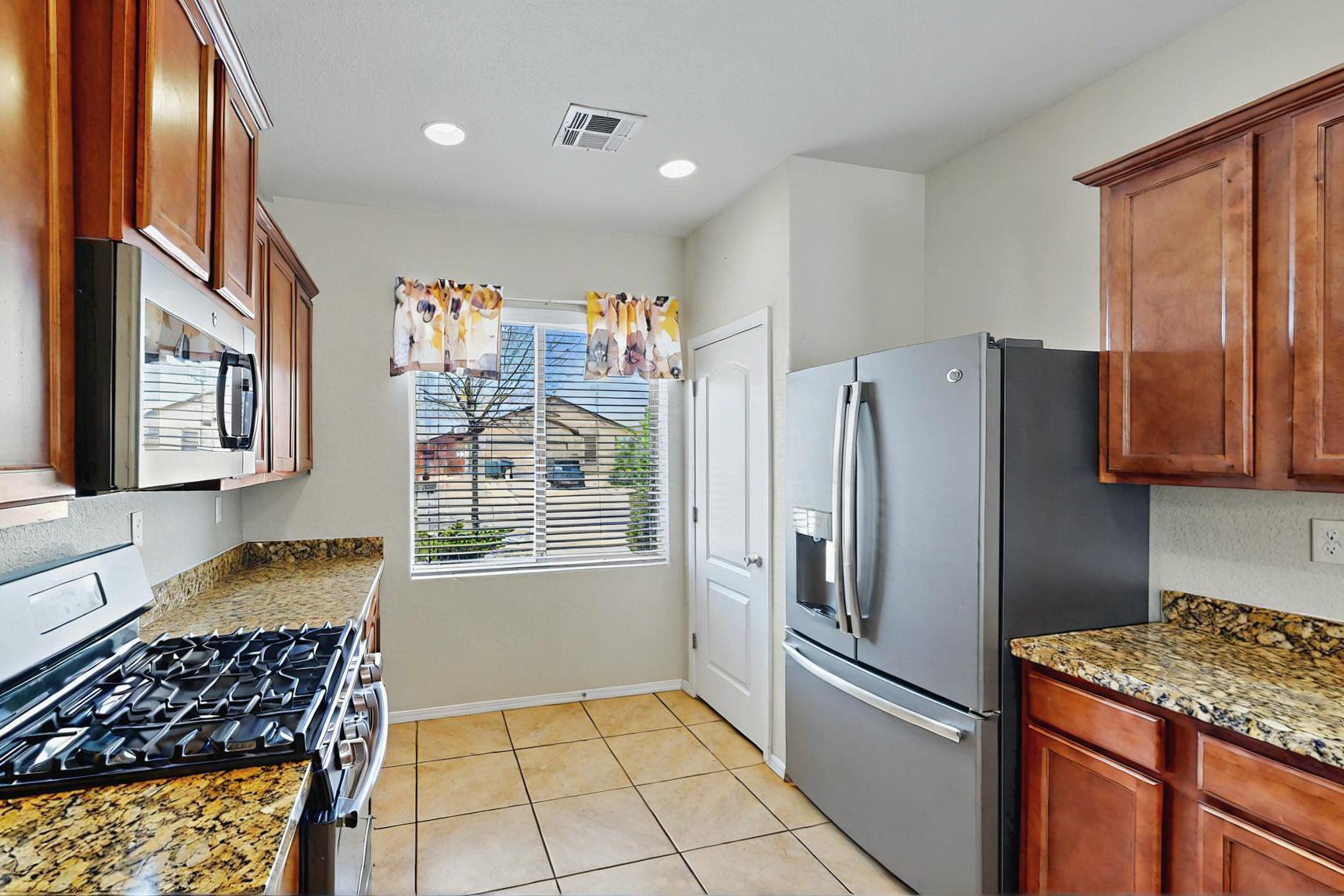 6745 Mountain Hawk Loop NE