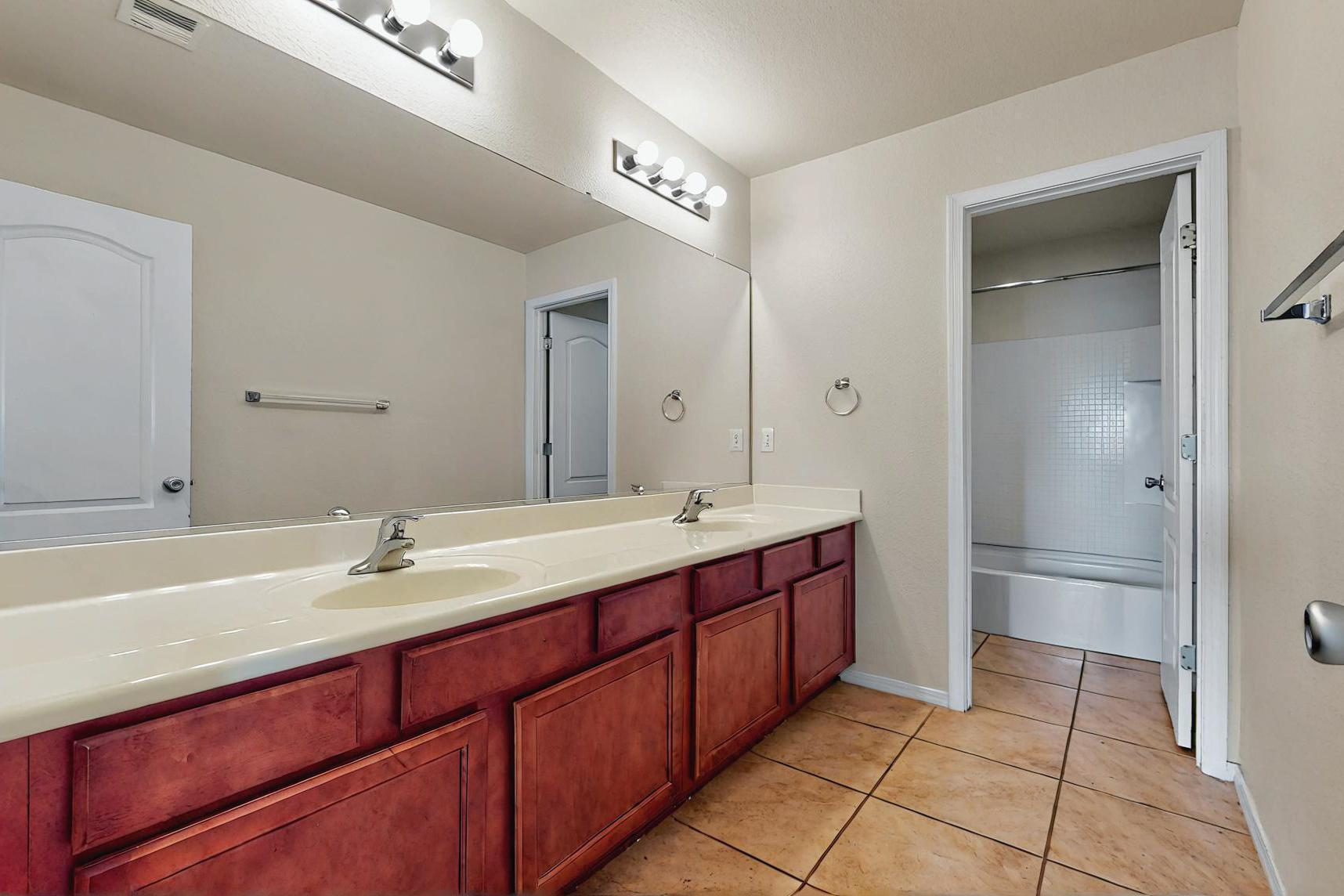 6745 Mountain Hawk Loop NE