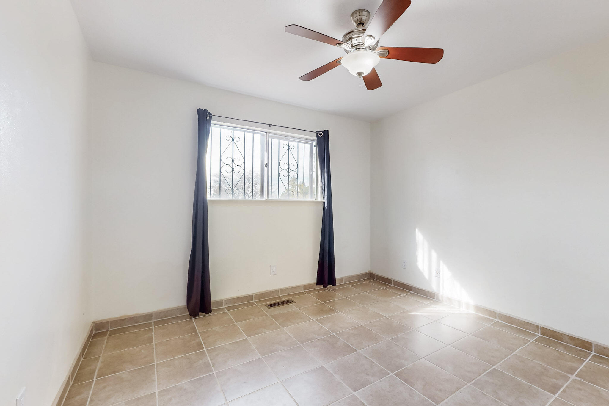 2413 FIGUEROA Drive NE